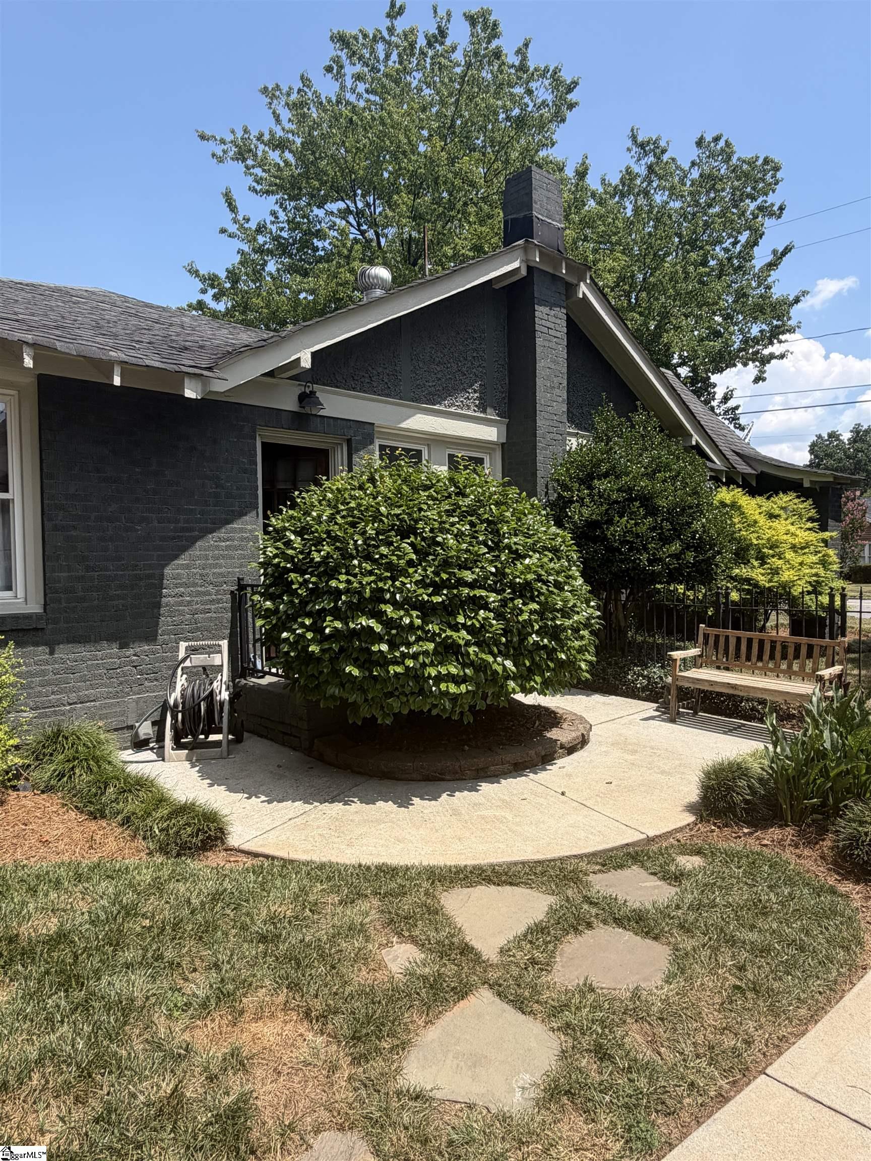 105 E Blue Ridge Drive Property Photo 6
