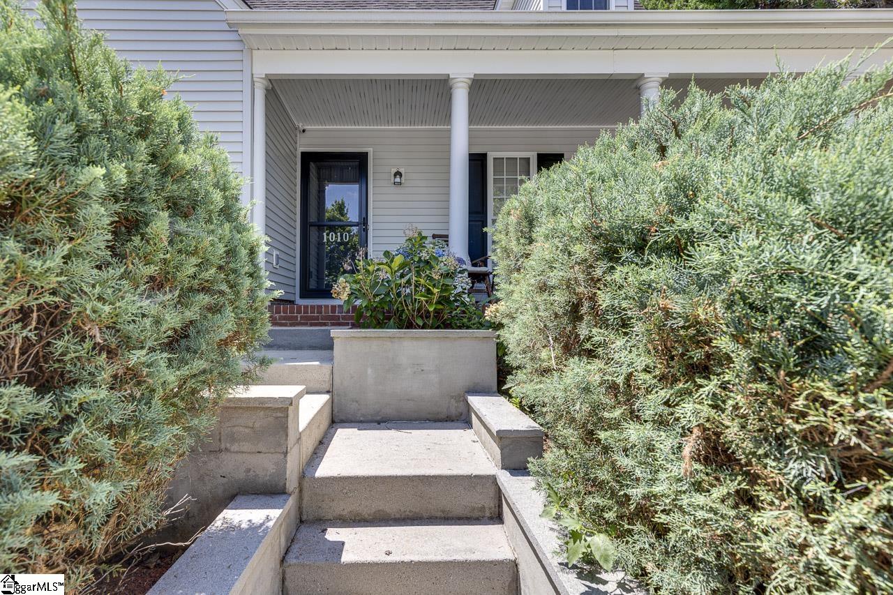 1010 Meehan Way Property Photo 4