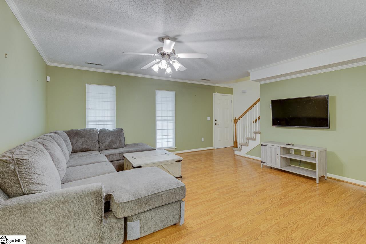 1010 Meehan Way Property Photo 9