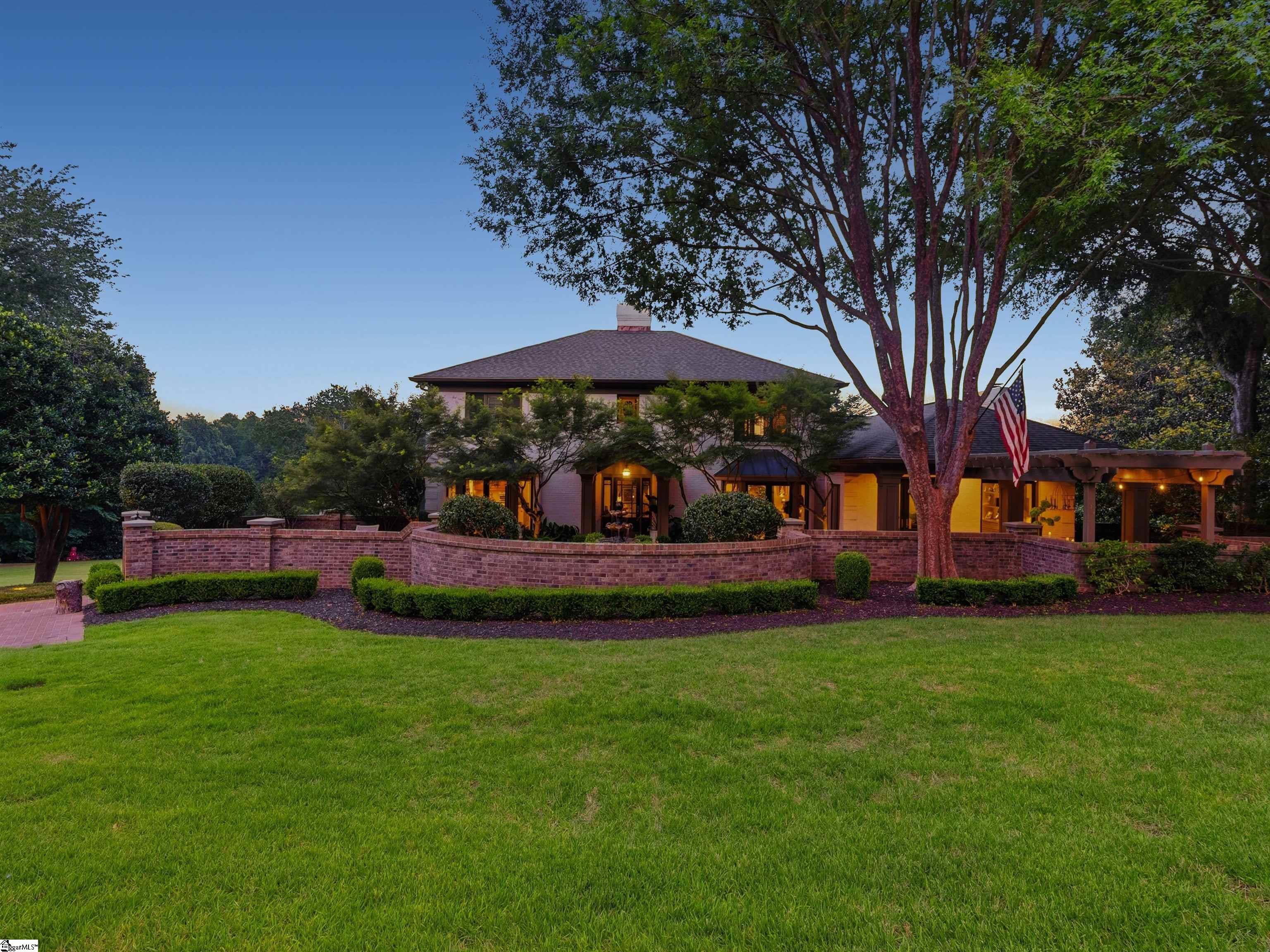 112 E Round Hill Road Property Photo 1