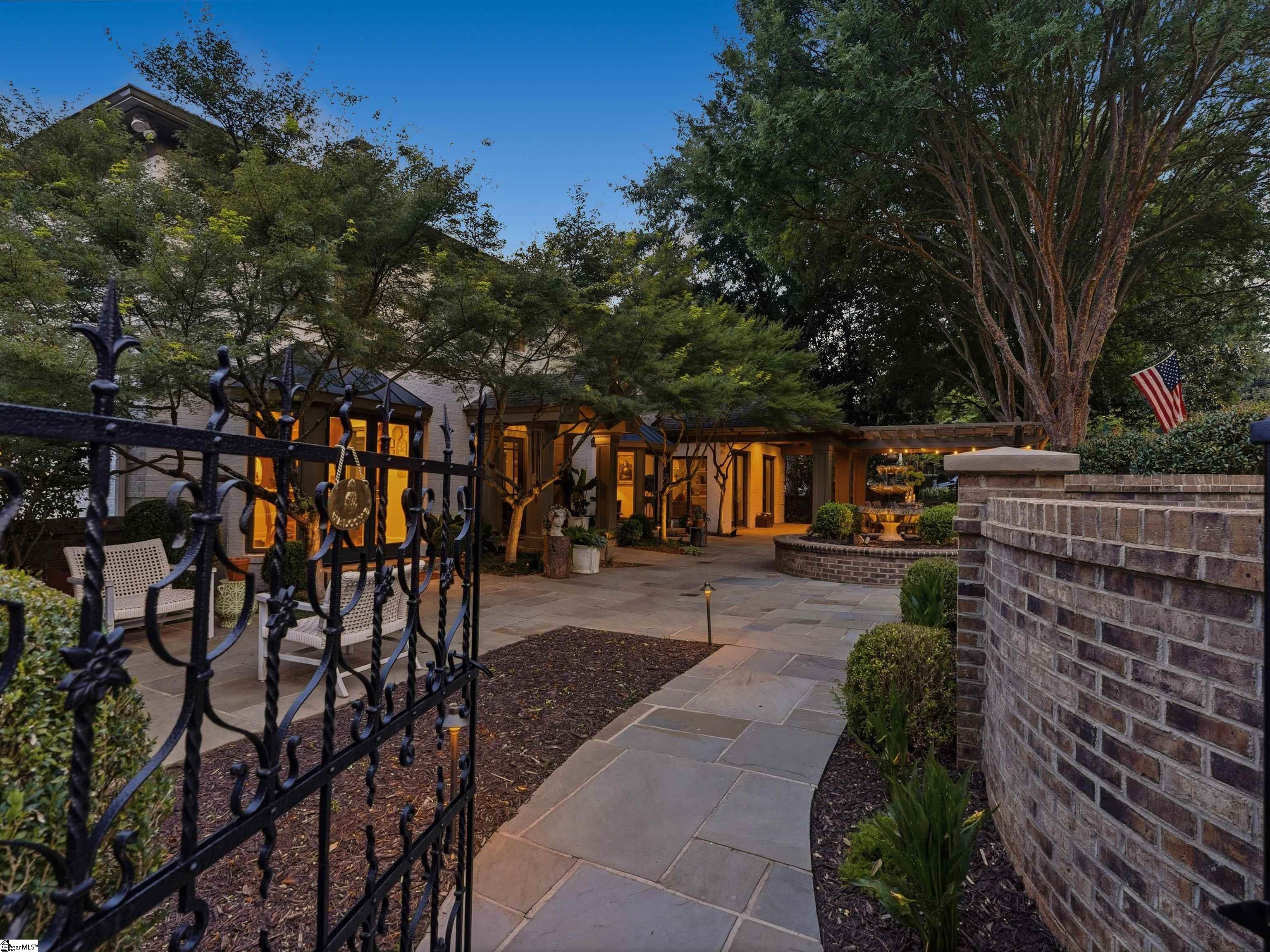 112 E Round Hill Road Property Photo 3
