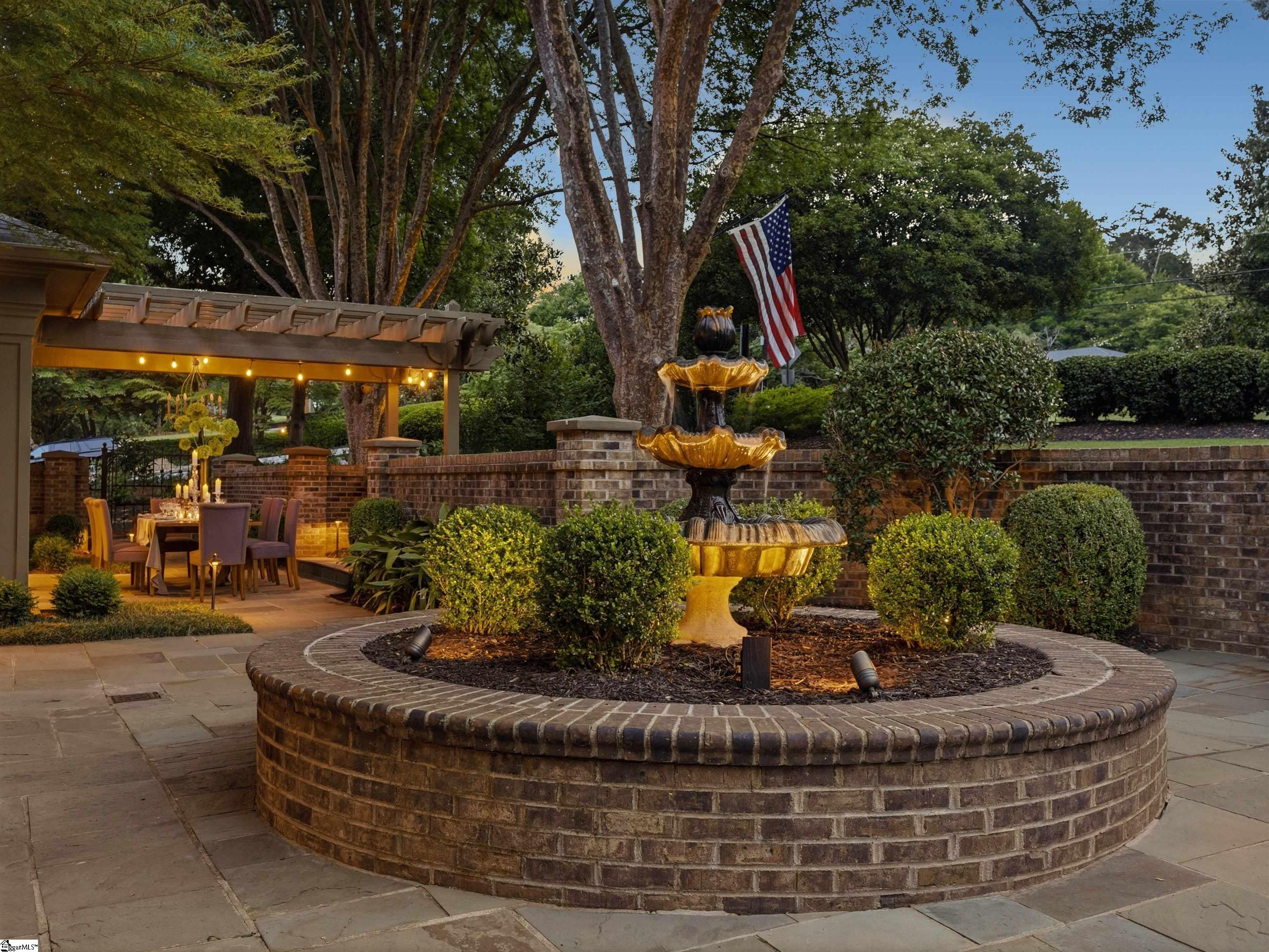 112 E Round Hill Road Property Photo 4