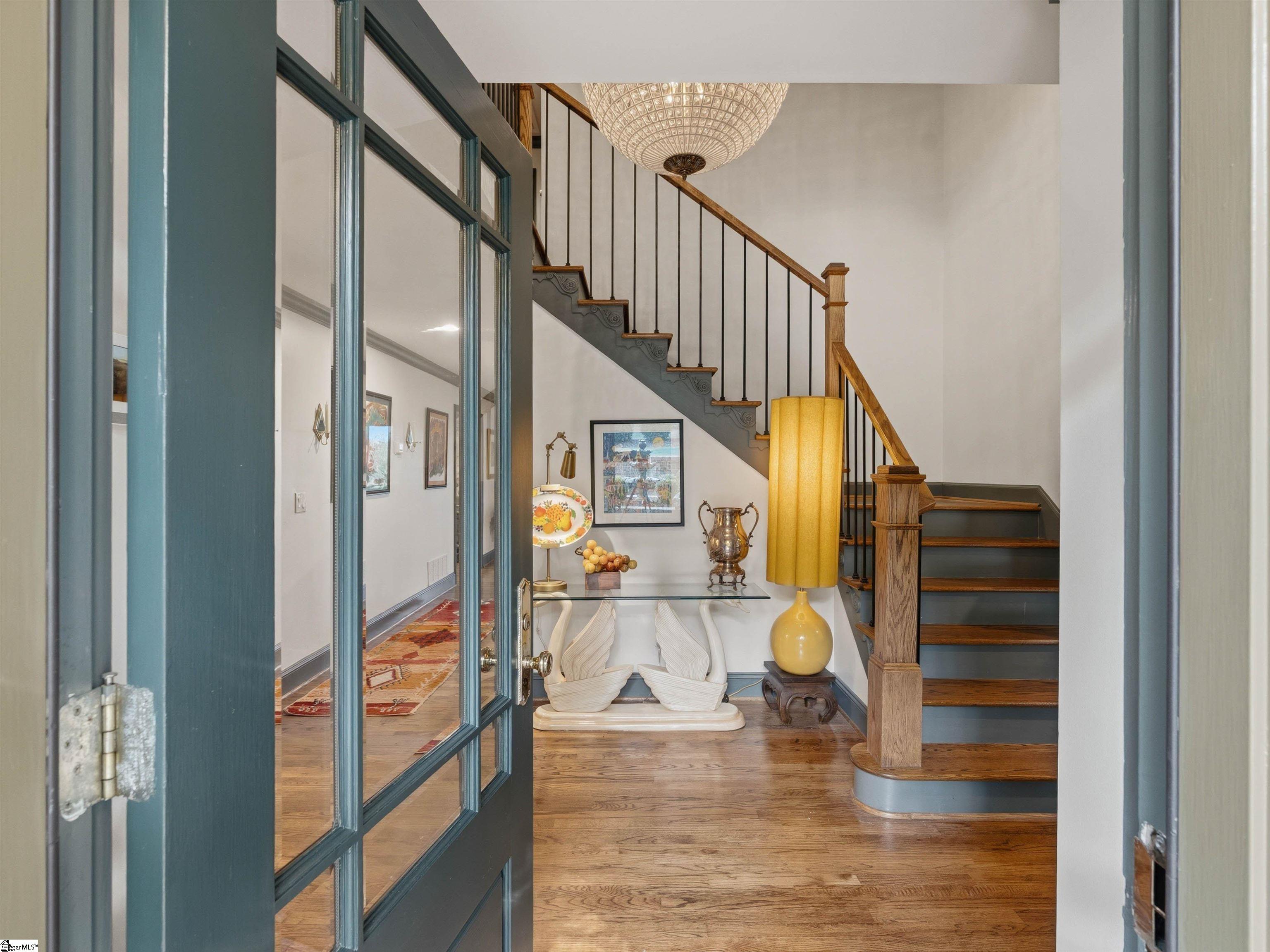 112 E Round Hill Road Property Photo 6