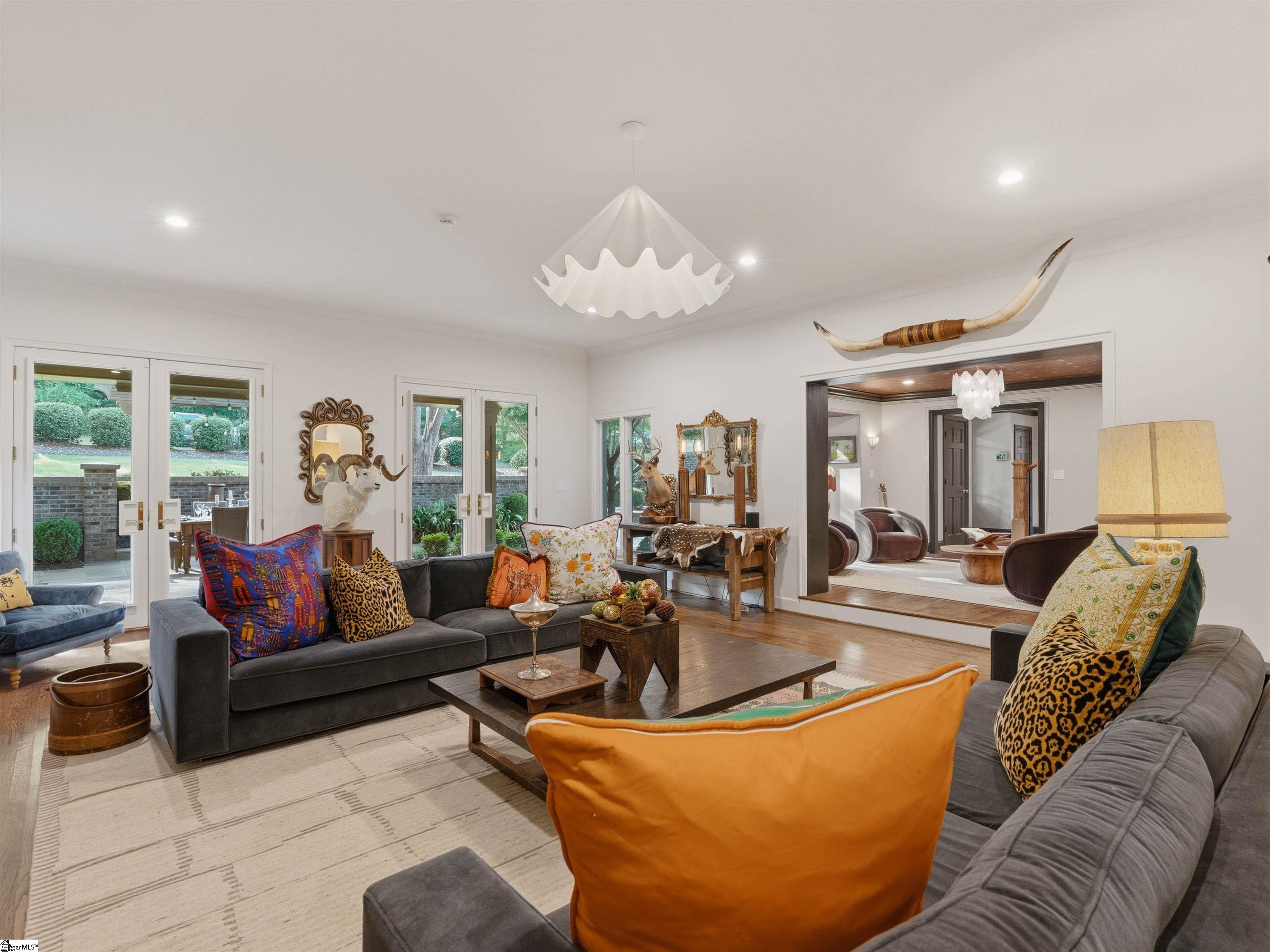 112 E Round Hill Road Property Photo 10