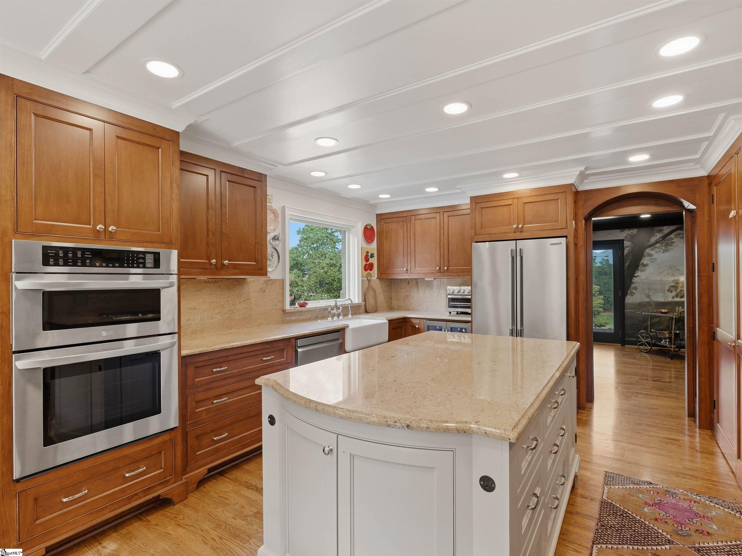 112 E Round Hill Road Property Photo 14