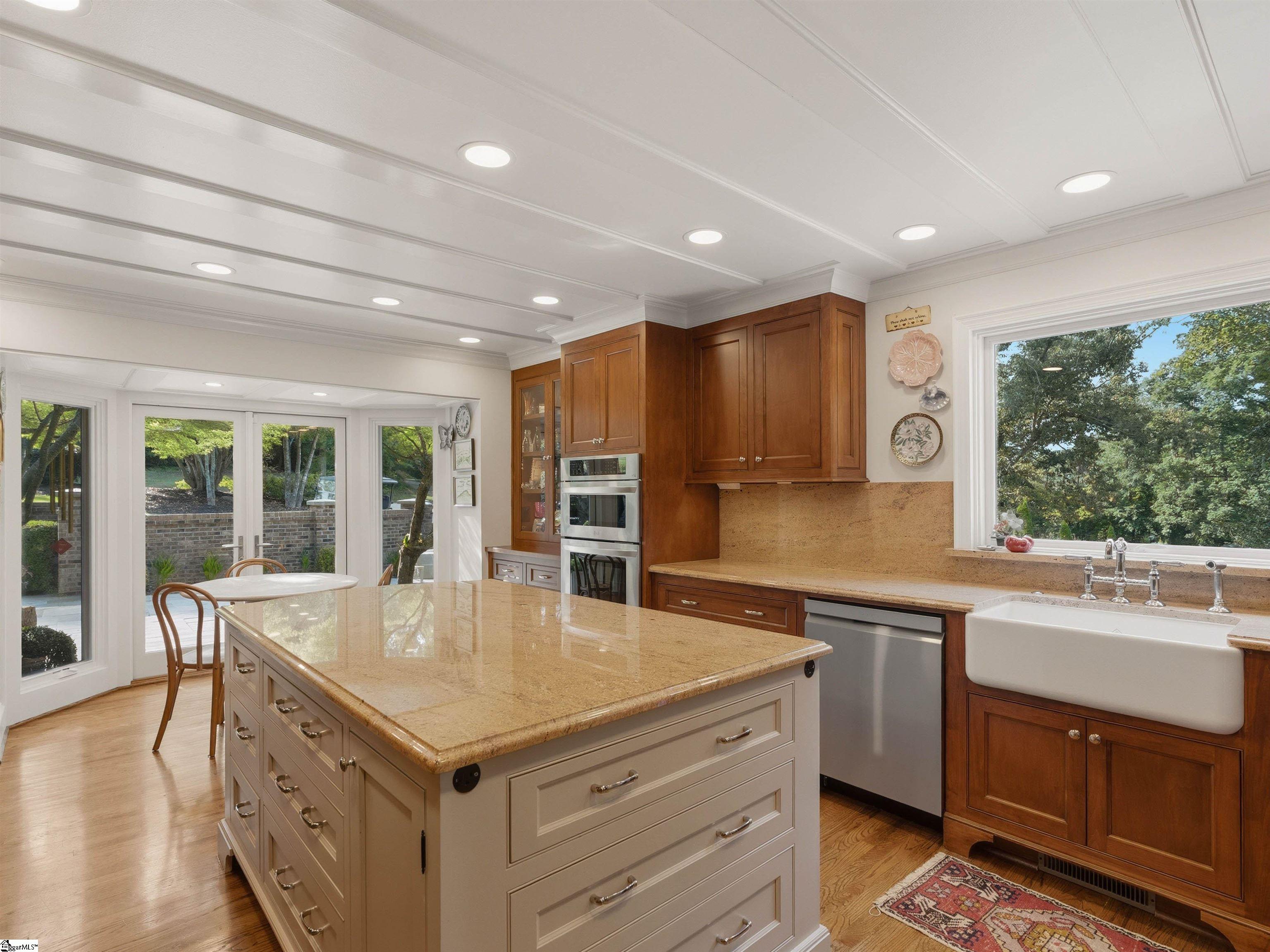 112 E Round Hill Road Property Photo 15