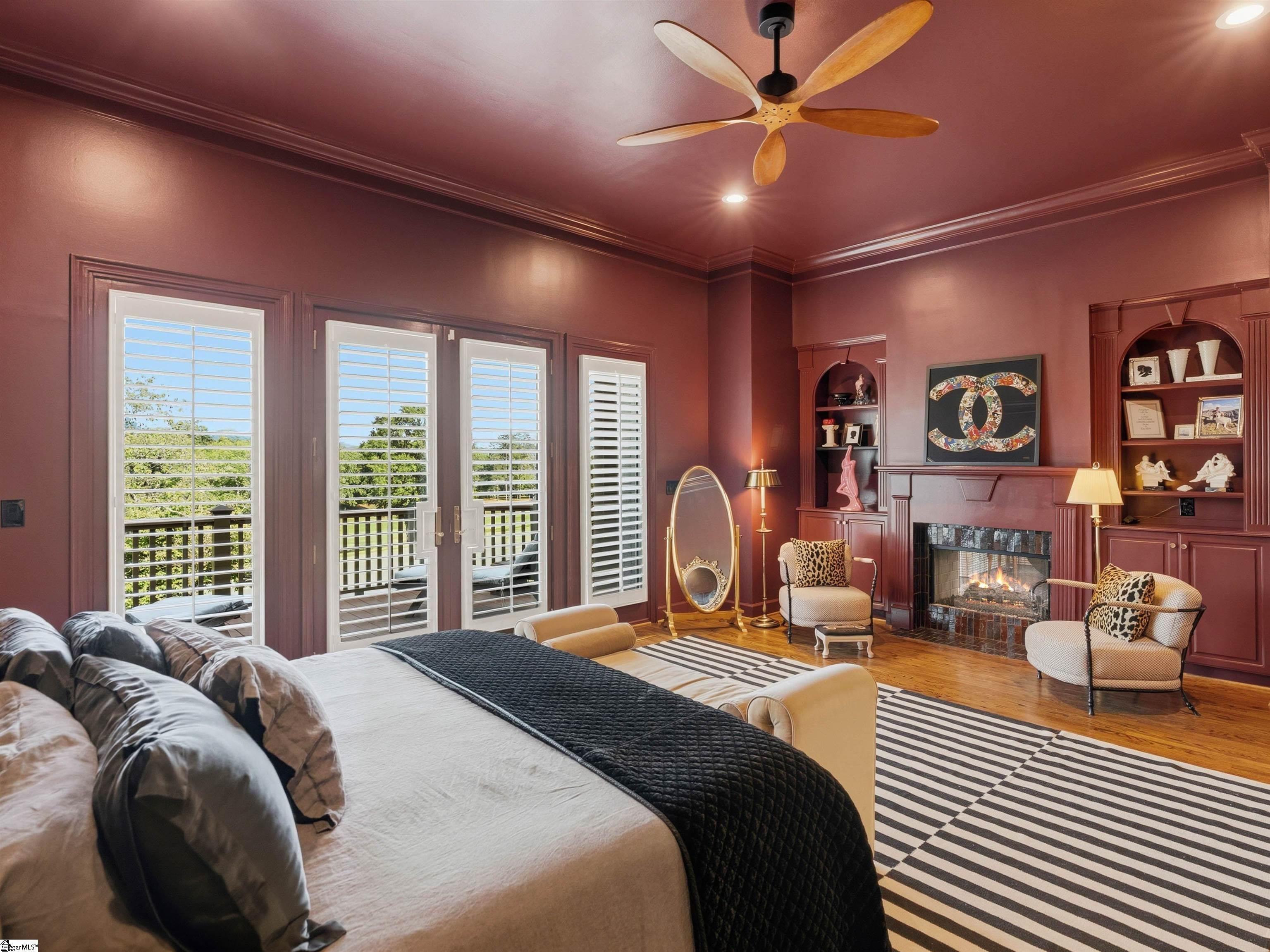 112 E Round Hill Road Property Photo 18