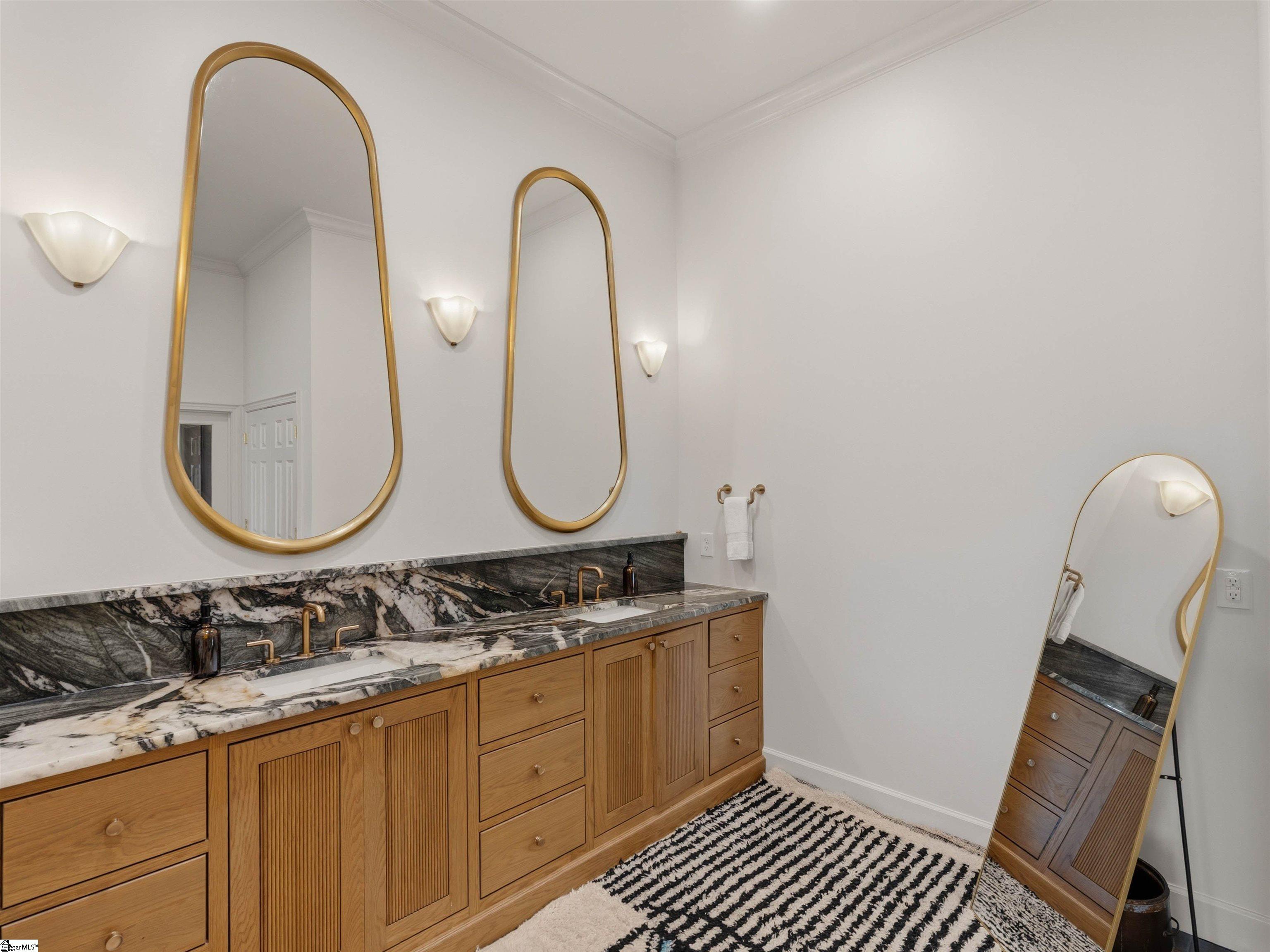 112 E Round Hill Road Property Photo 22