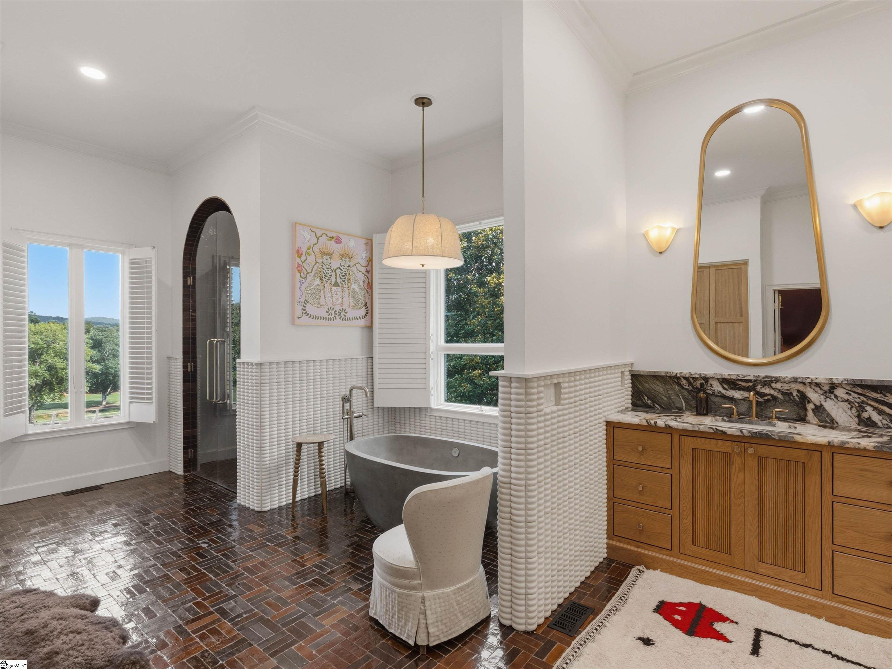 112 E Round Hill Road Property Photo 23
