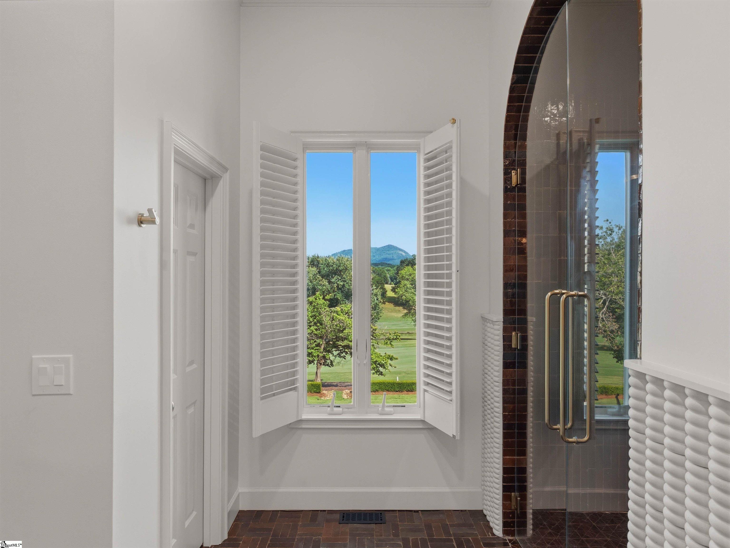 112 E Round Hill Road Property Photo 24