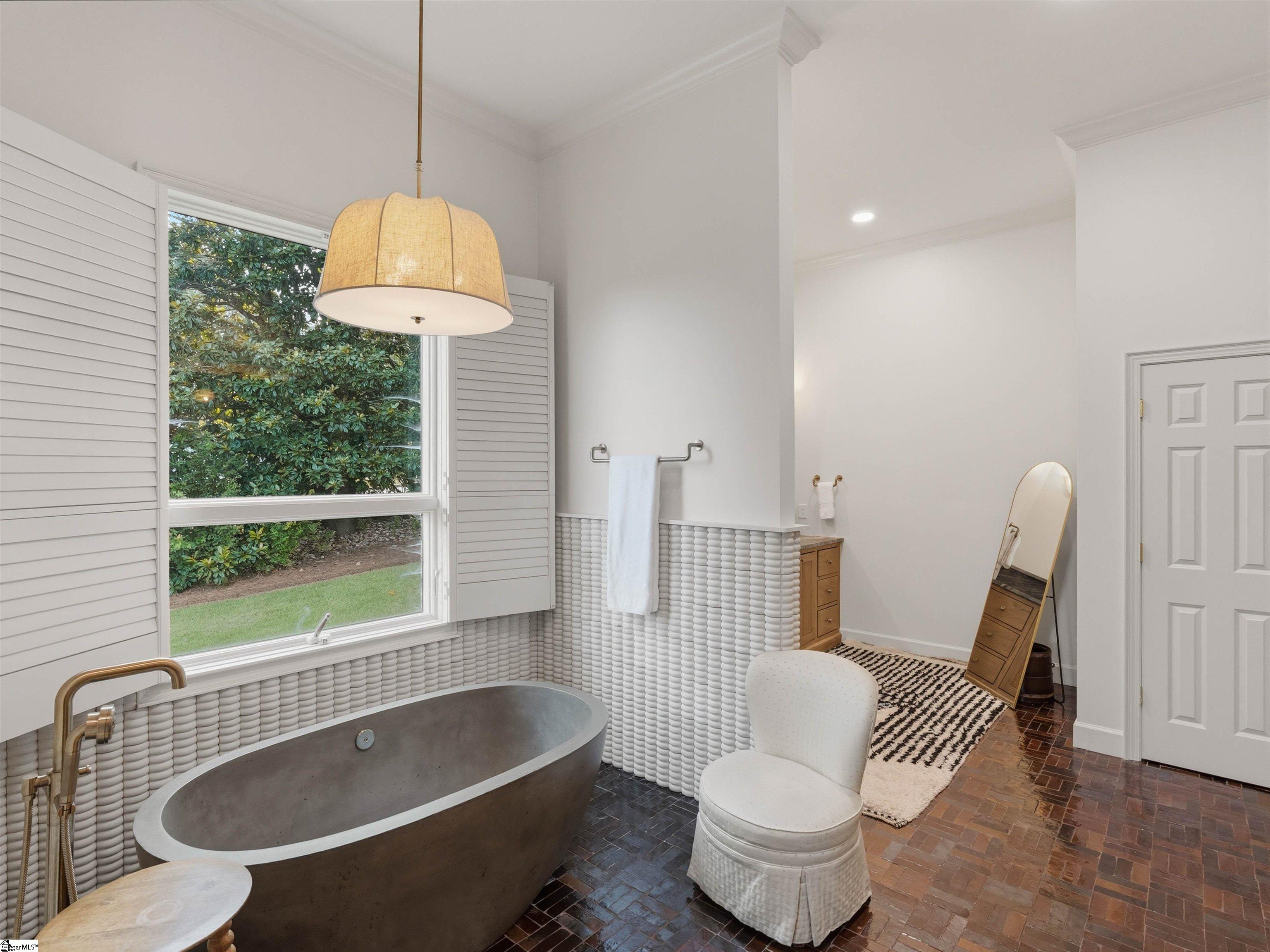 112 E Round Hill Road Property Photo 26