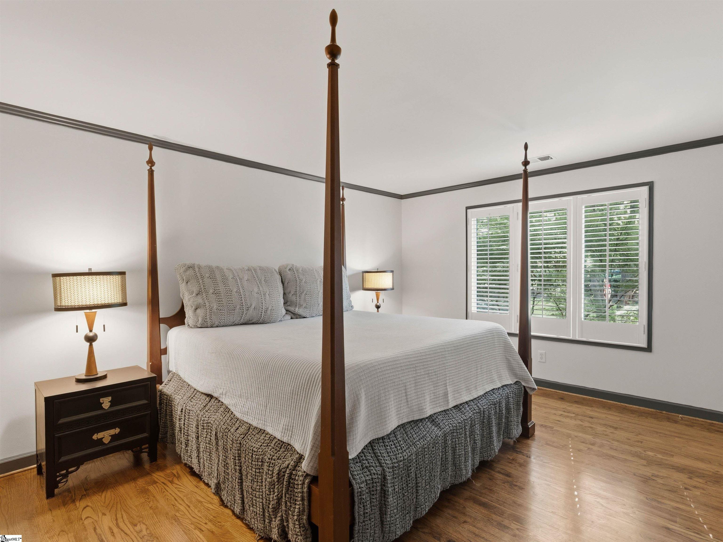 112 E Round Hill Road Property Photo 28