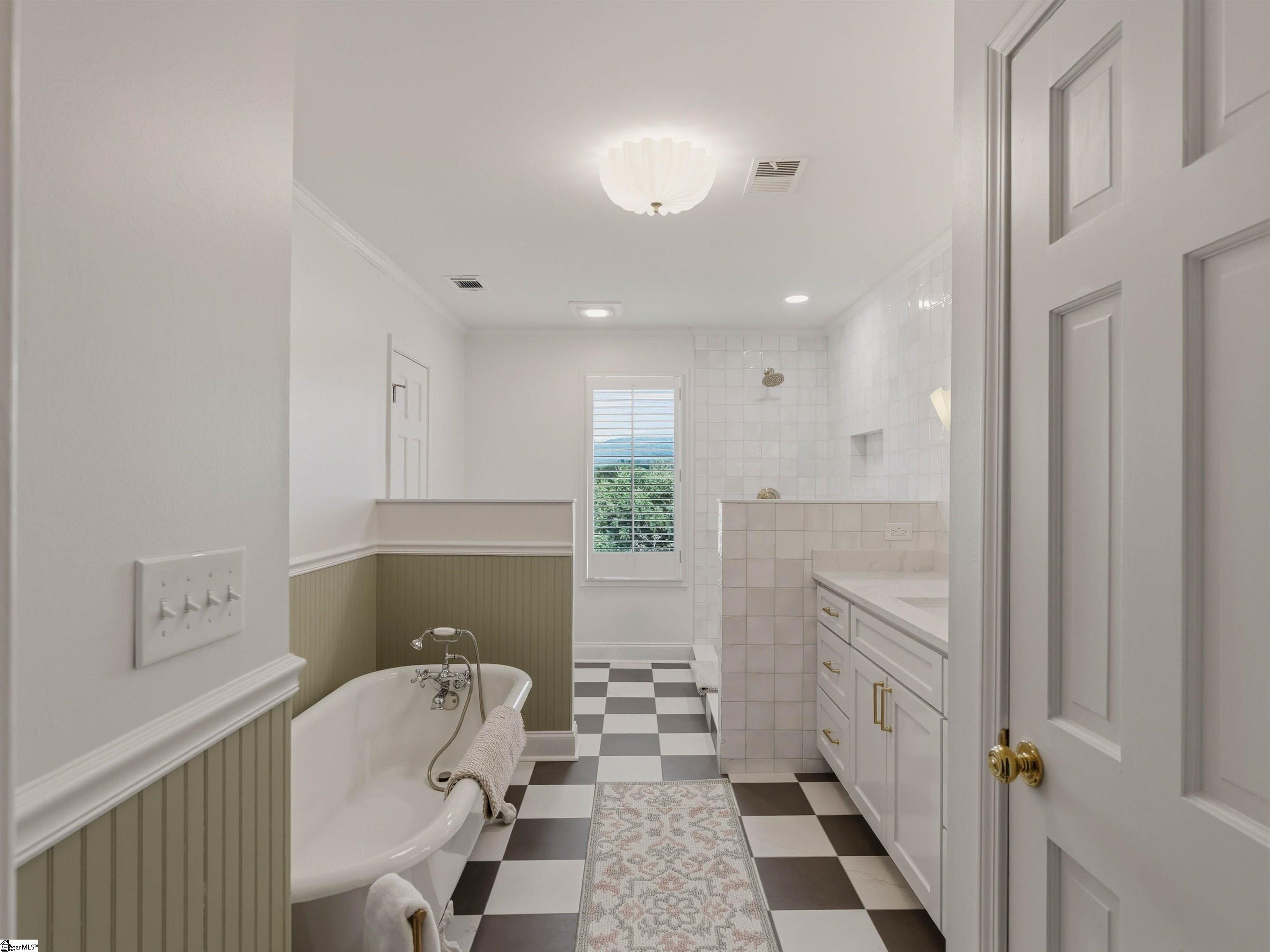 112 E Round Hill Road Property Photo 29