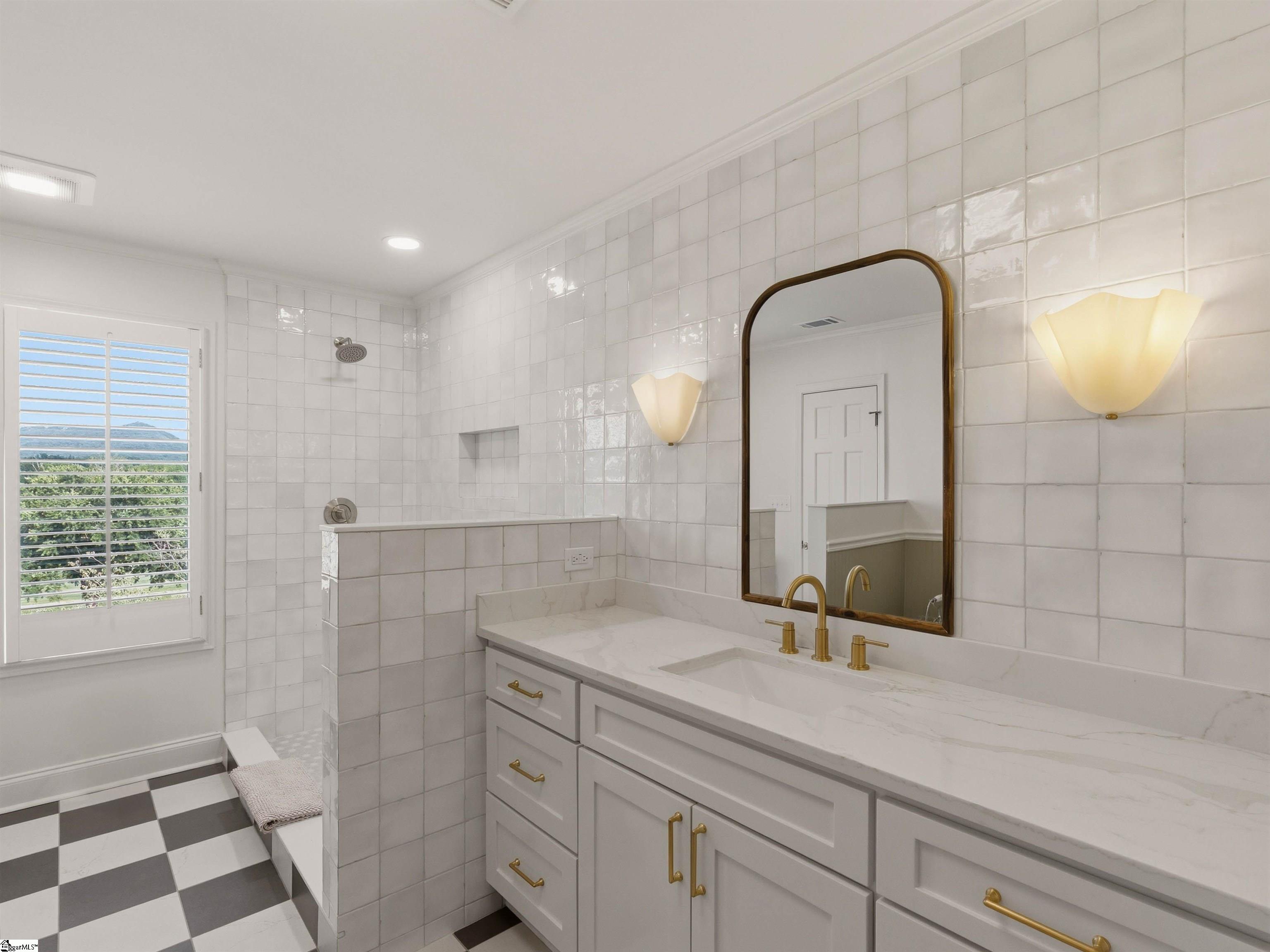112 E Round Hill Road Property Photo 30