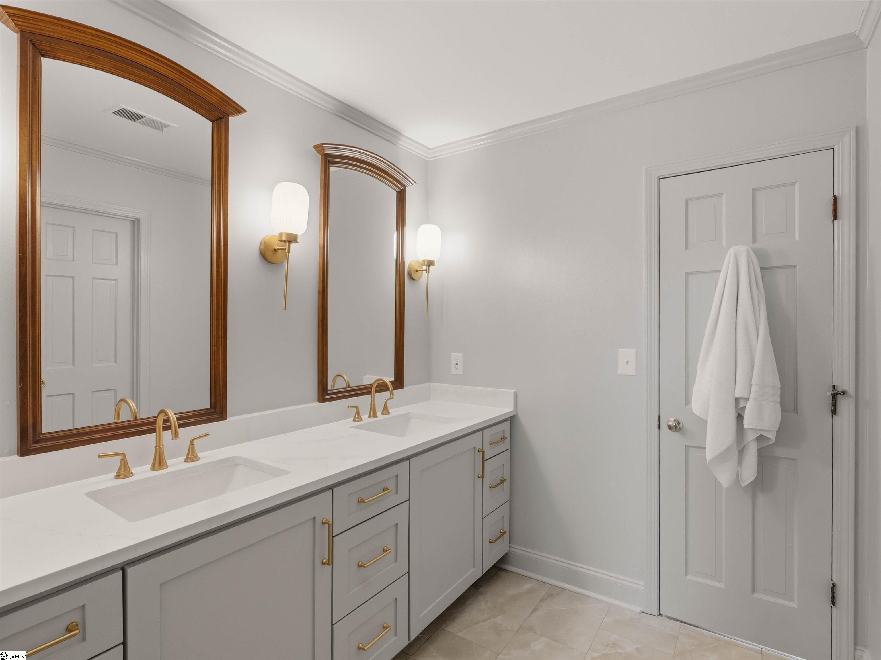 112 E Round Hill Road Property Photo 33