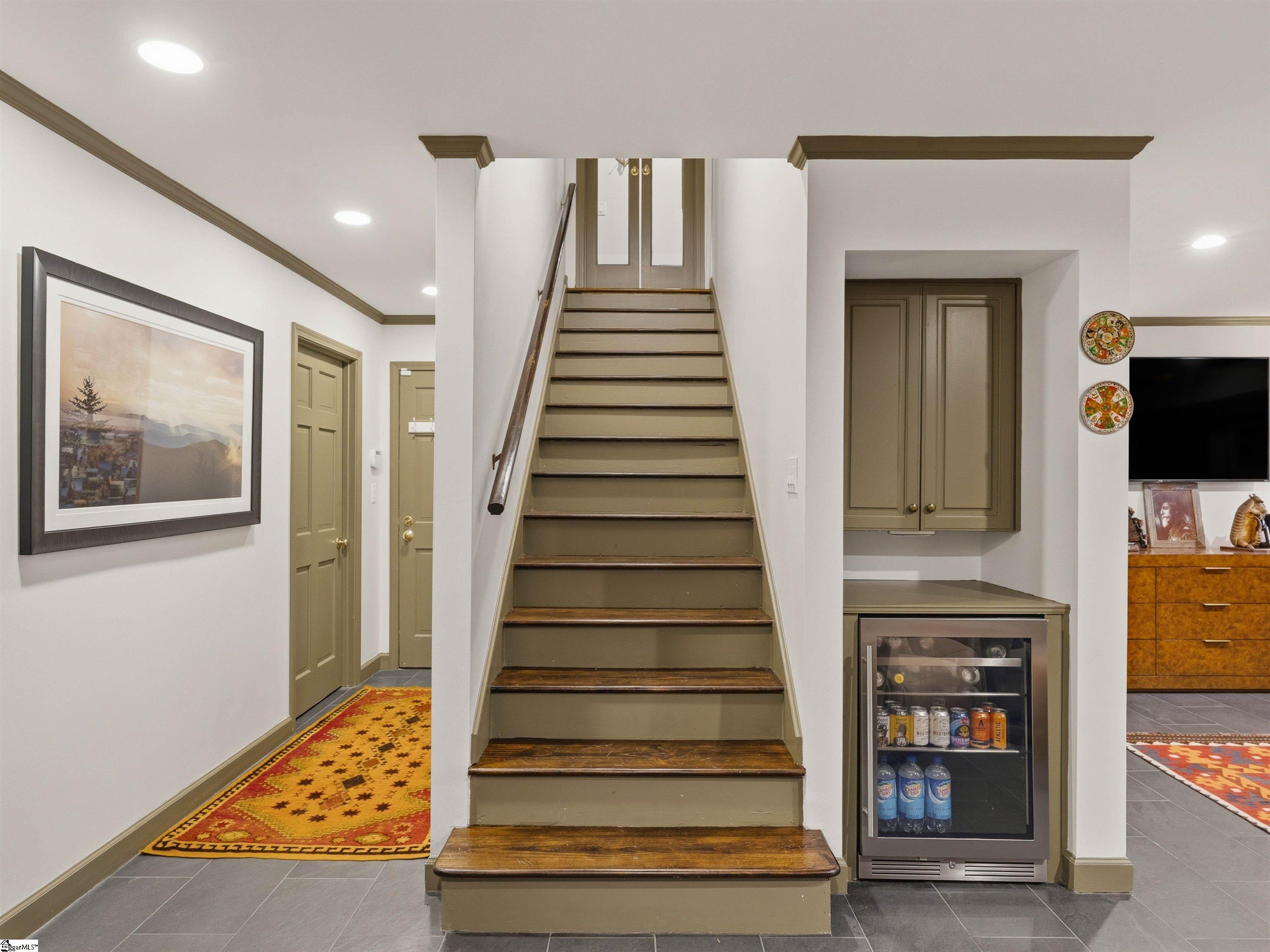 112 E Round Hill Road Property Photo 36