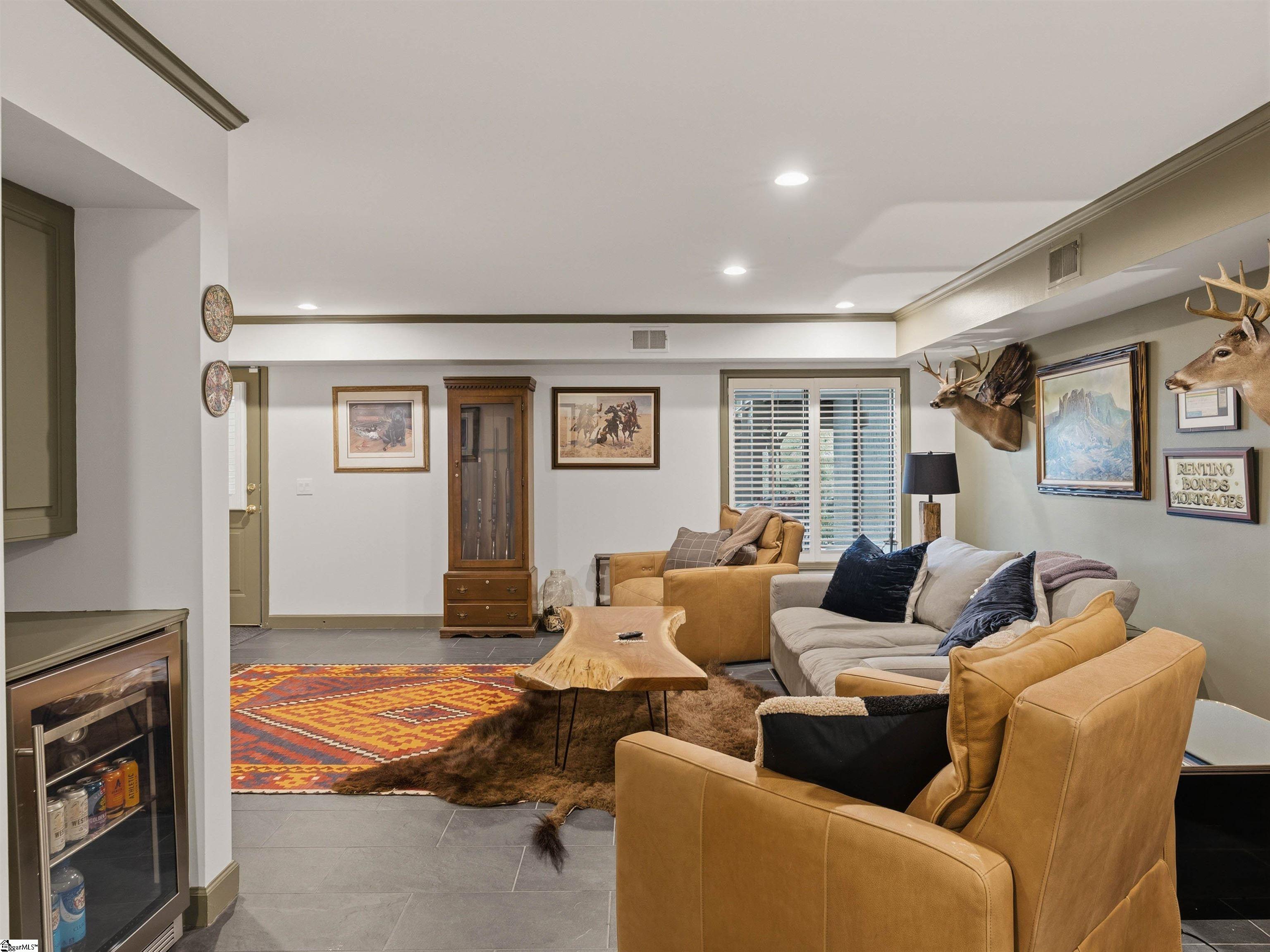 112 E Round Hill Road Property Photo 37