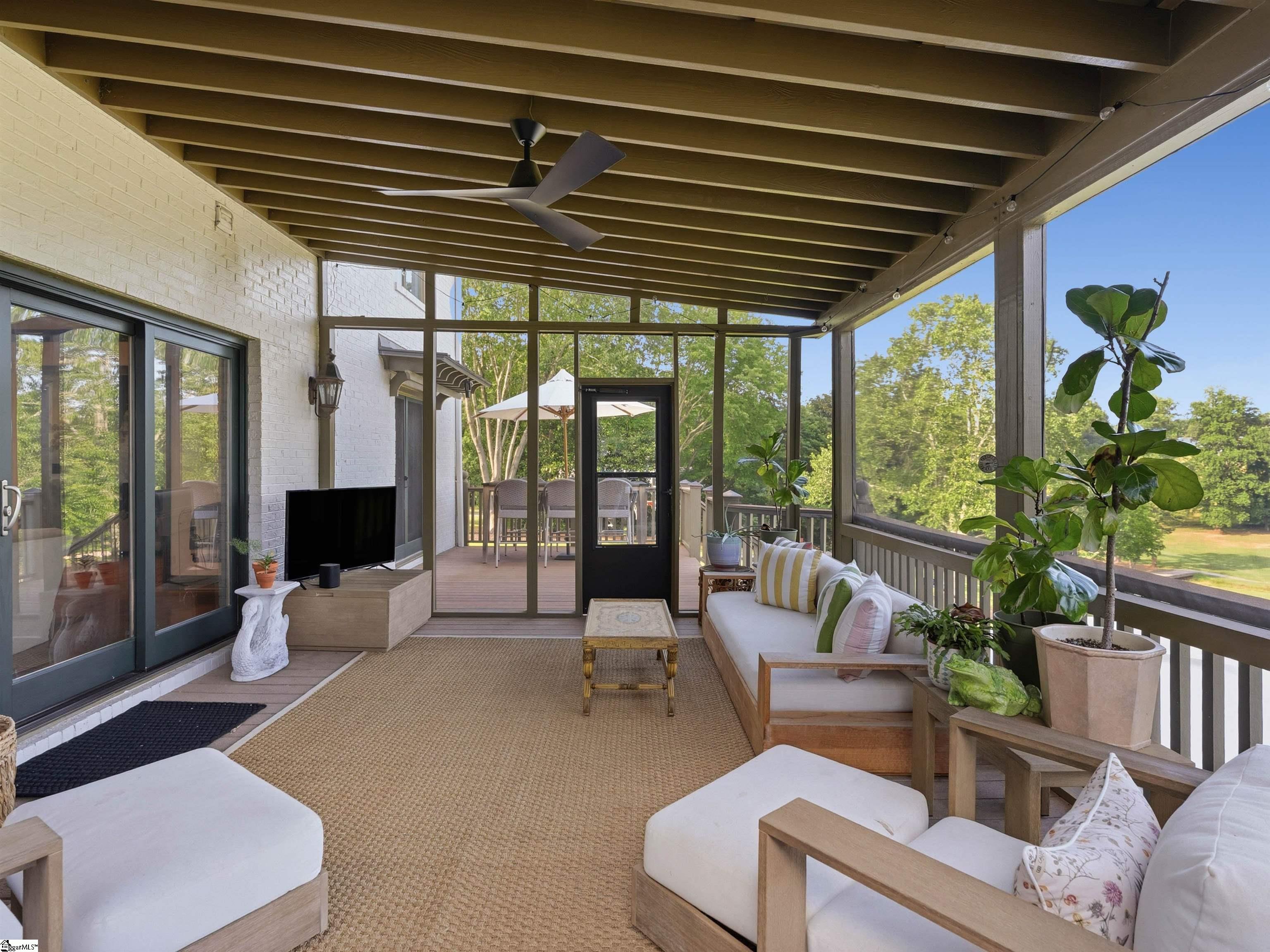 112 E Round Hill Road Property Photo 40