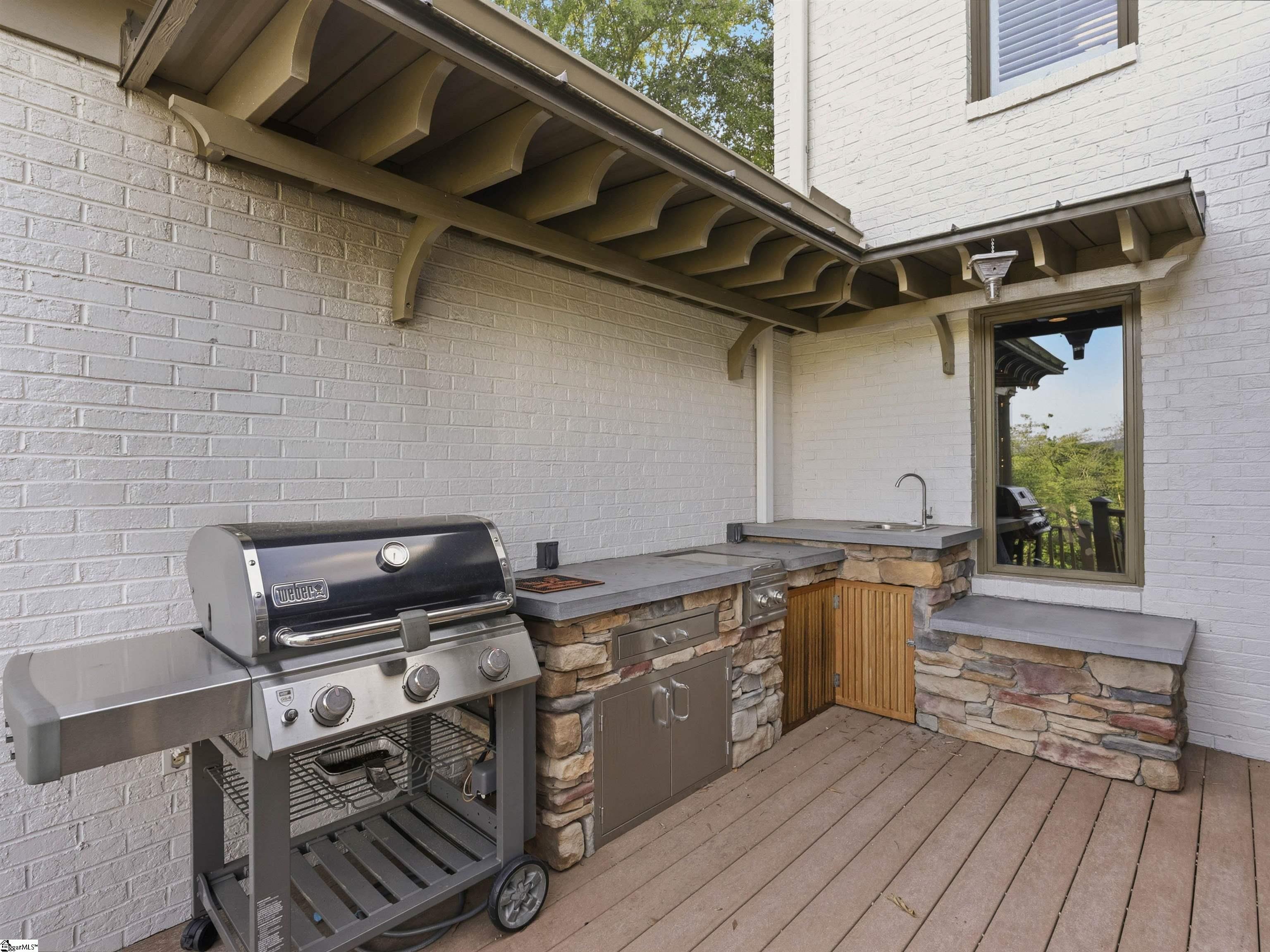 112 E Round Hill Road Property Photo 41
