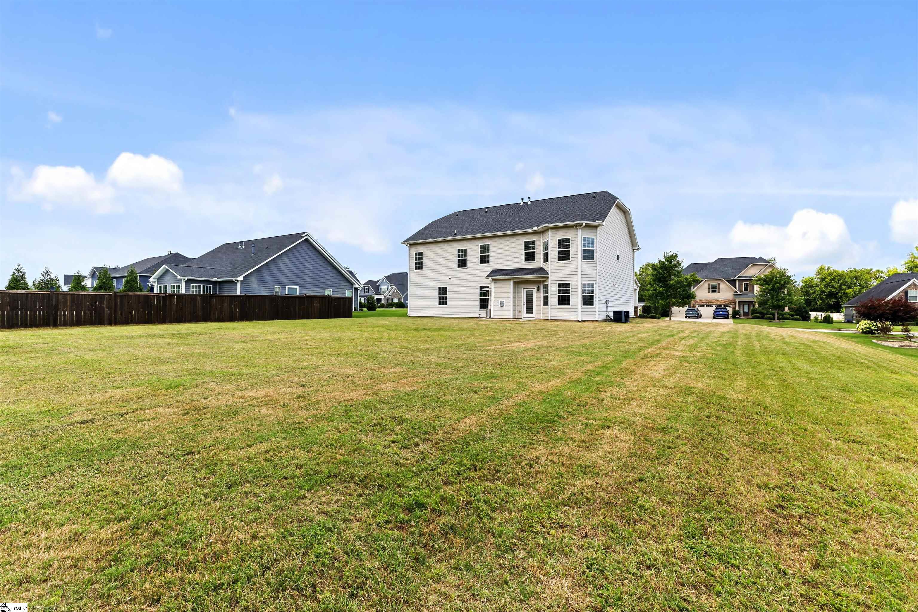 5 Lakeway Place Property Photo 2