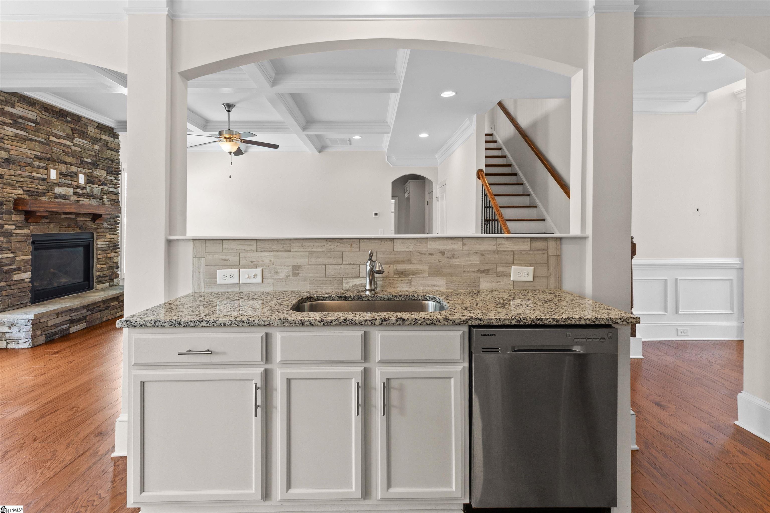 5 Lakeway Place Property Photo 4