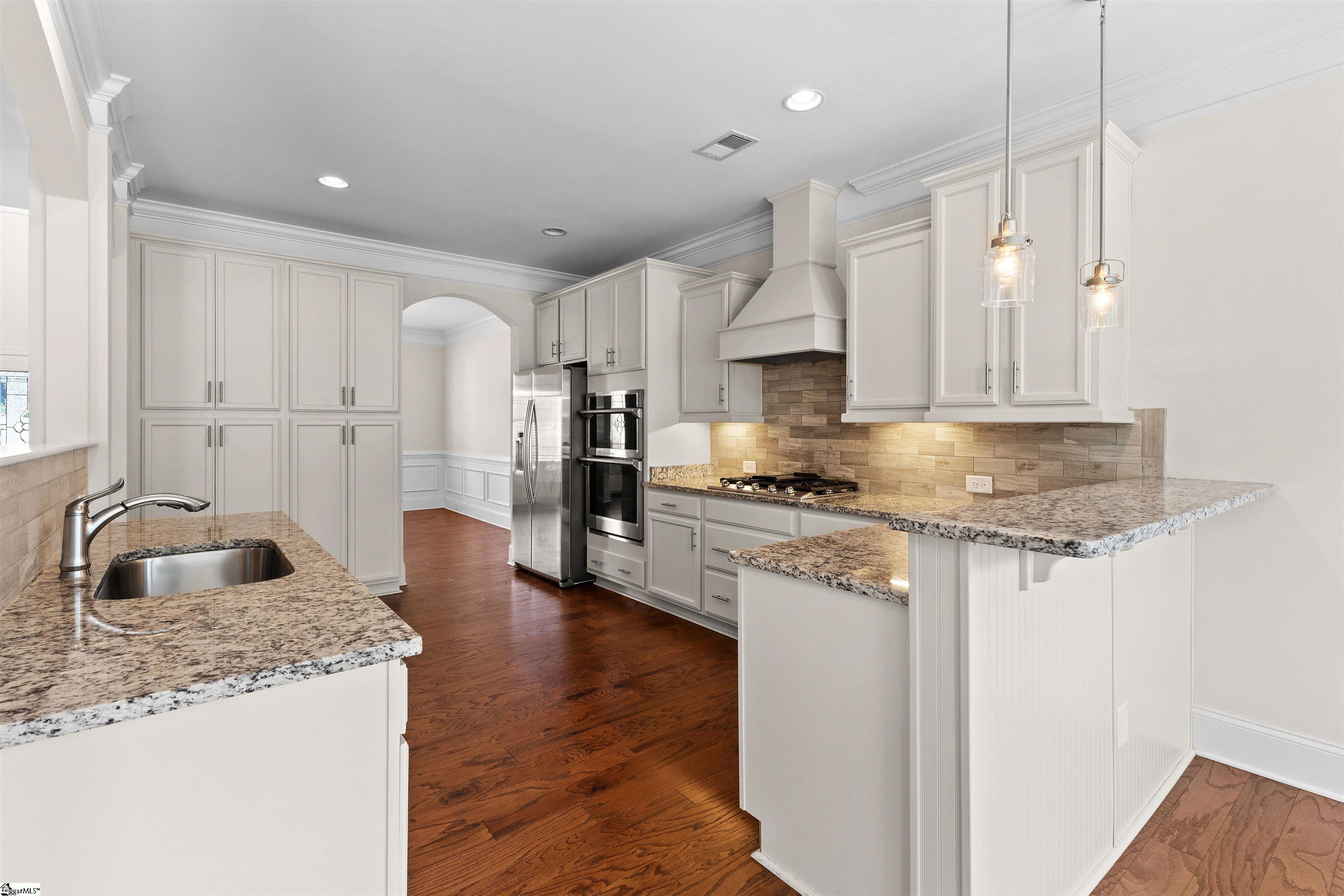 5 Lakeway Place Property Photo 6