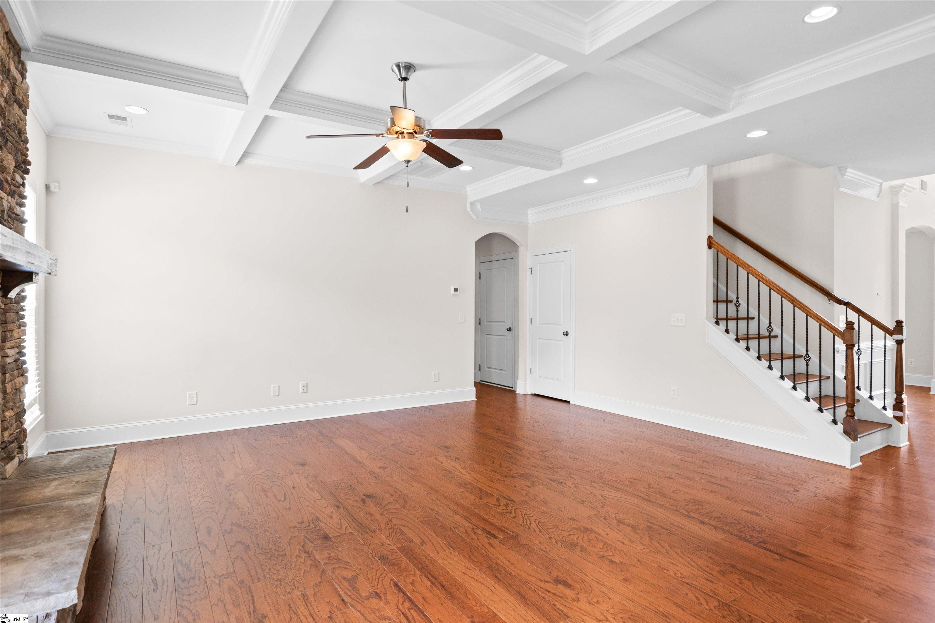 5 Lakeway Place Property Photo 10