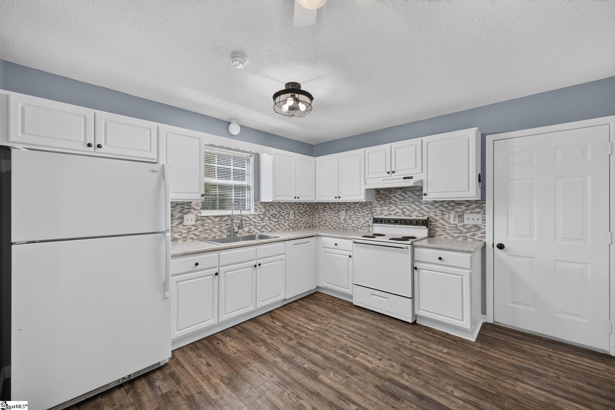 109 Twin Falls Drive Property Photo 13