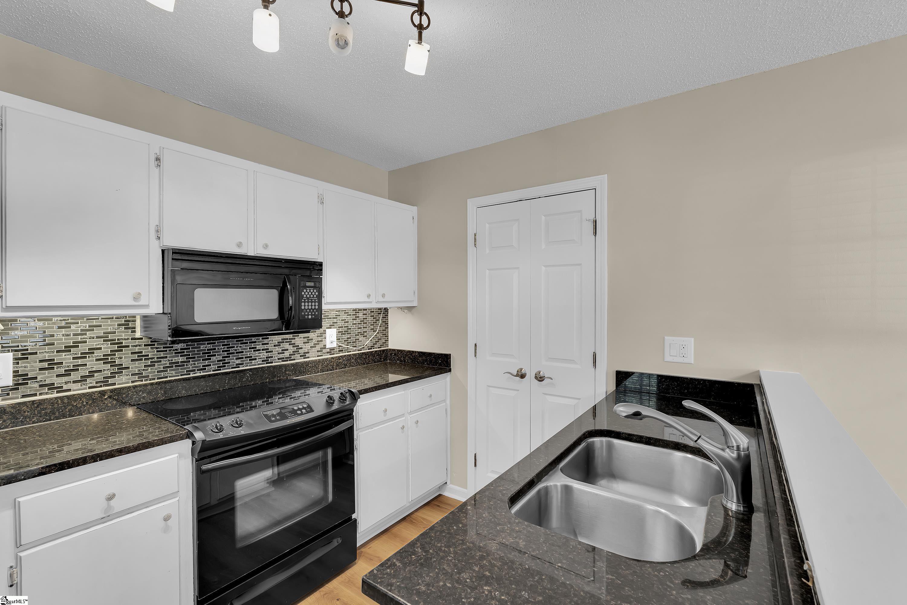 103 Mosspoint Drive Property Photo 3