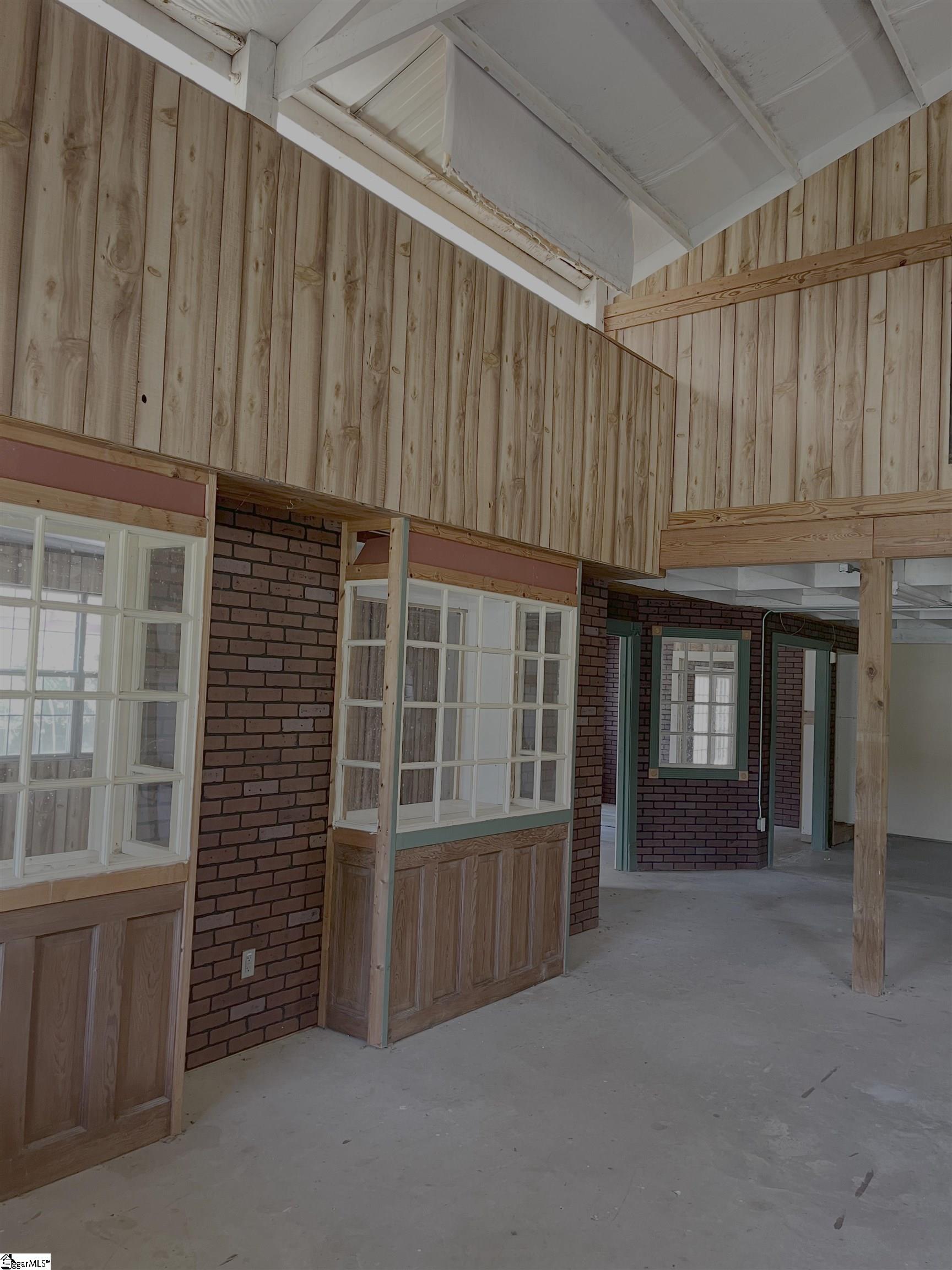 938 Springdale Drive Property Photo 12