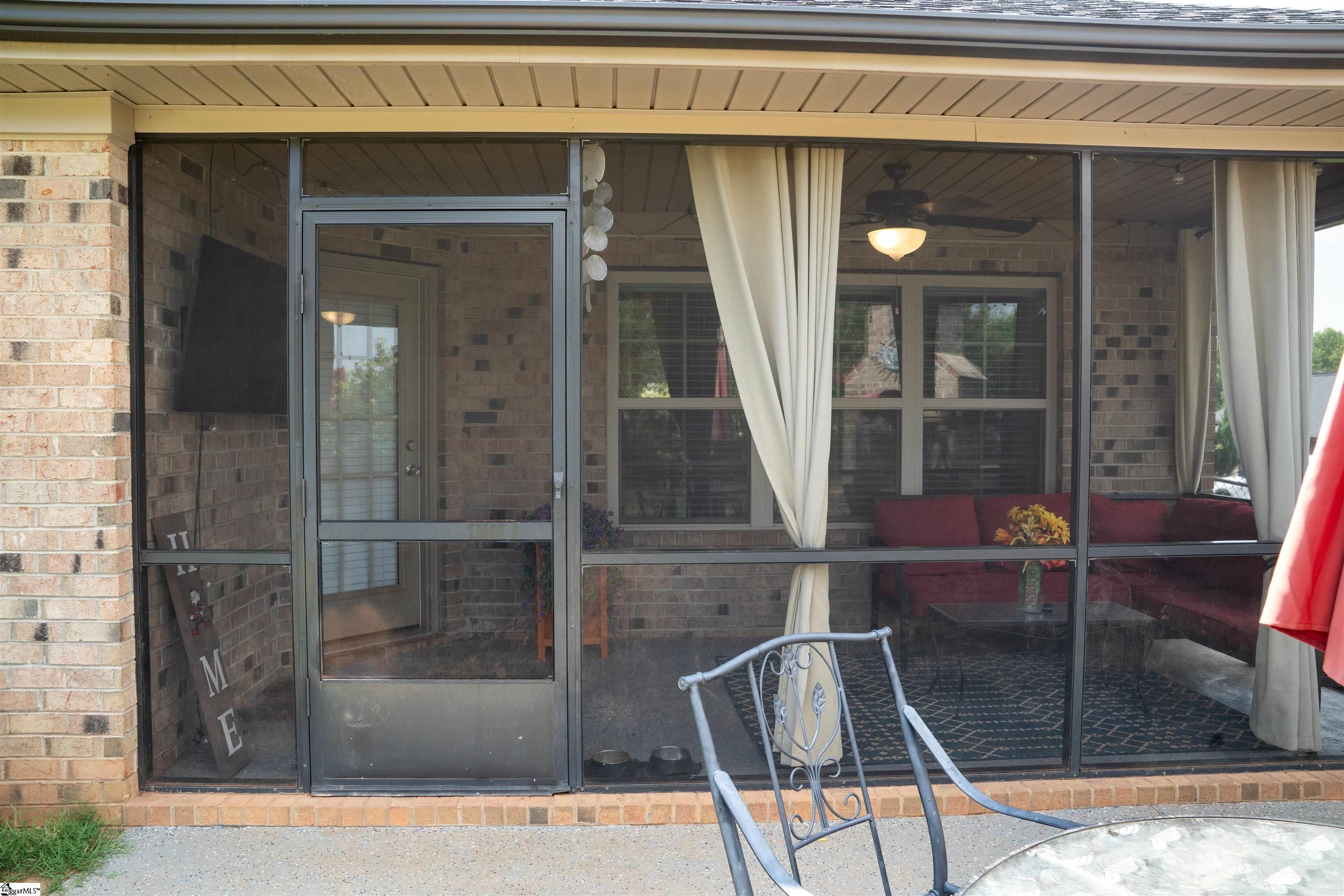 328 E Story Bush Lane Property Photo 3