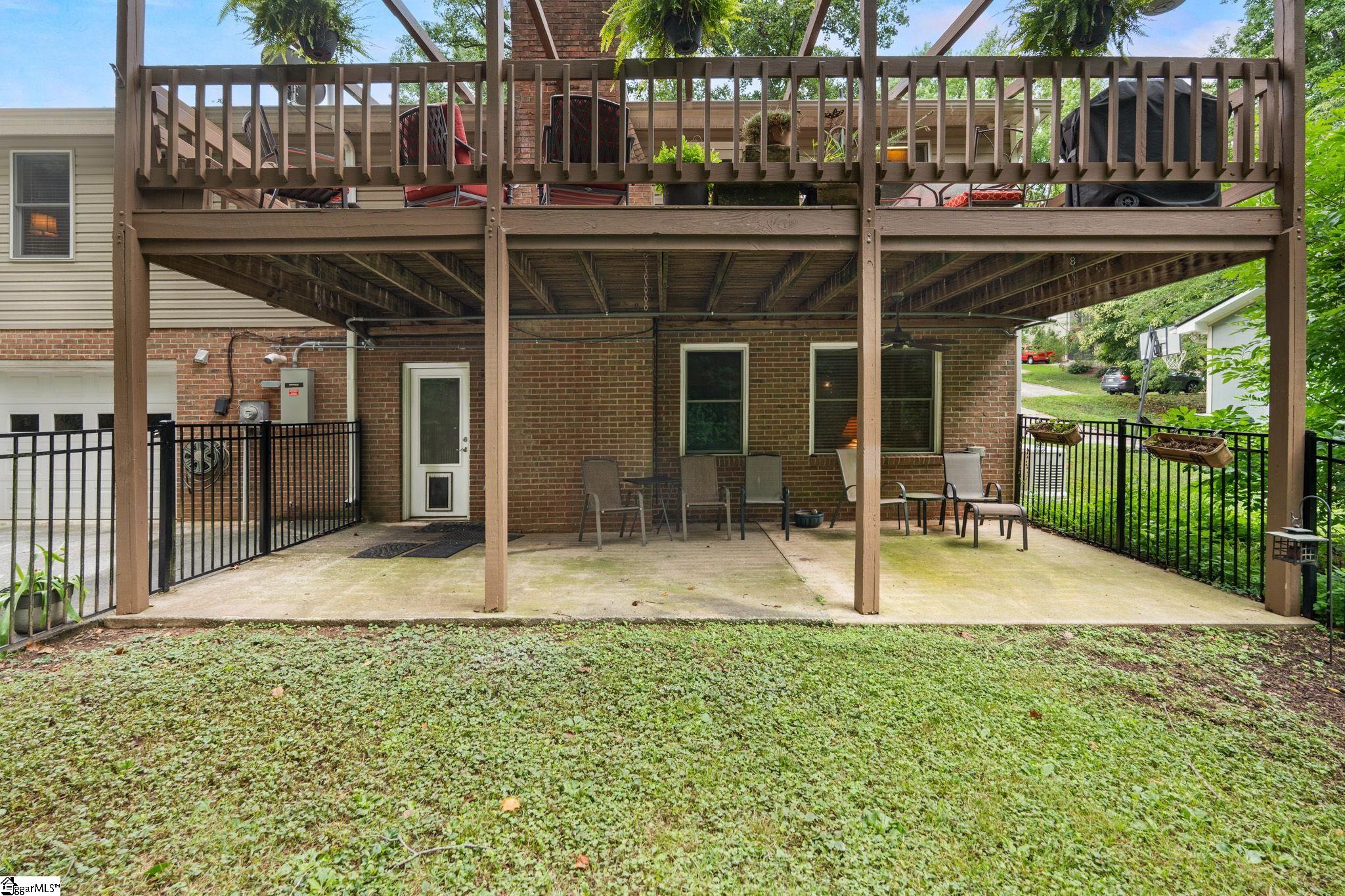 12 E Indian Trail Property Photo 3