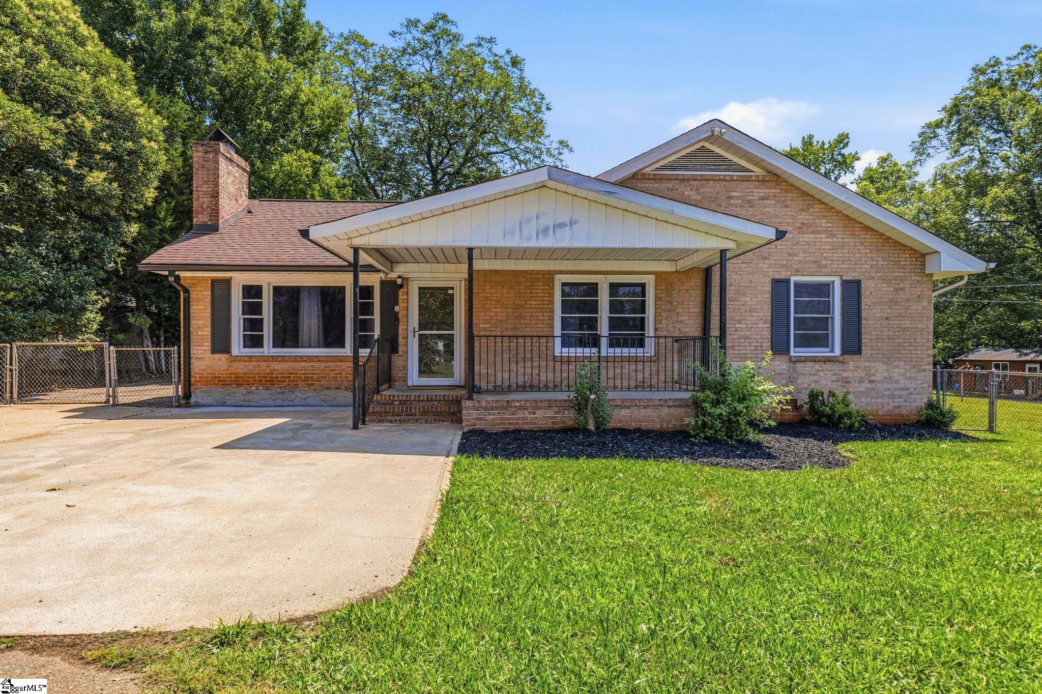 8 Bainbridge Drive Property Photo 1