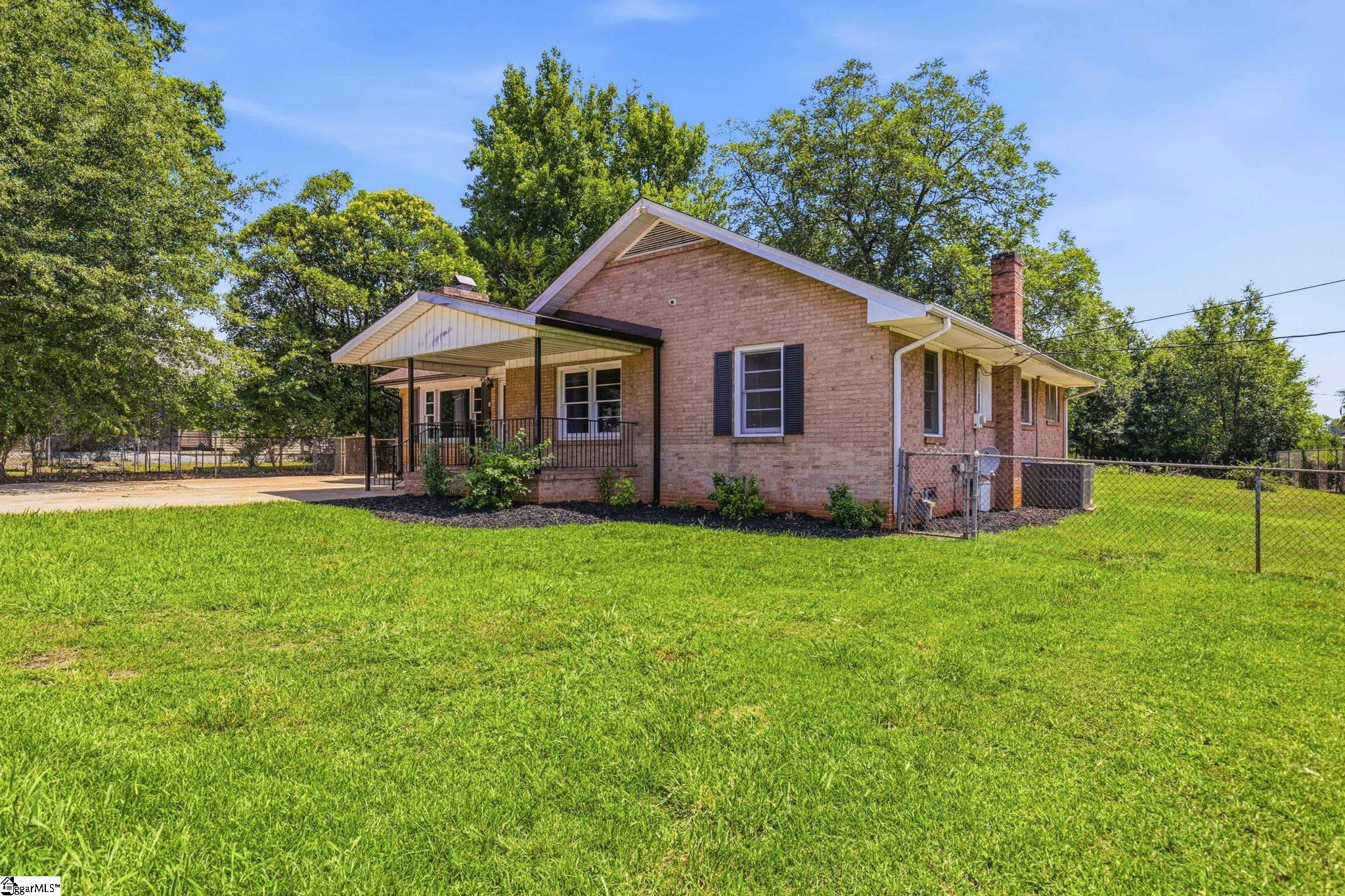 8 Bainbridge Drive Property Photo 2