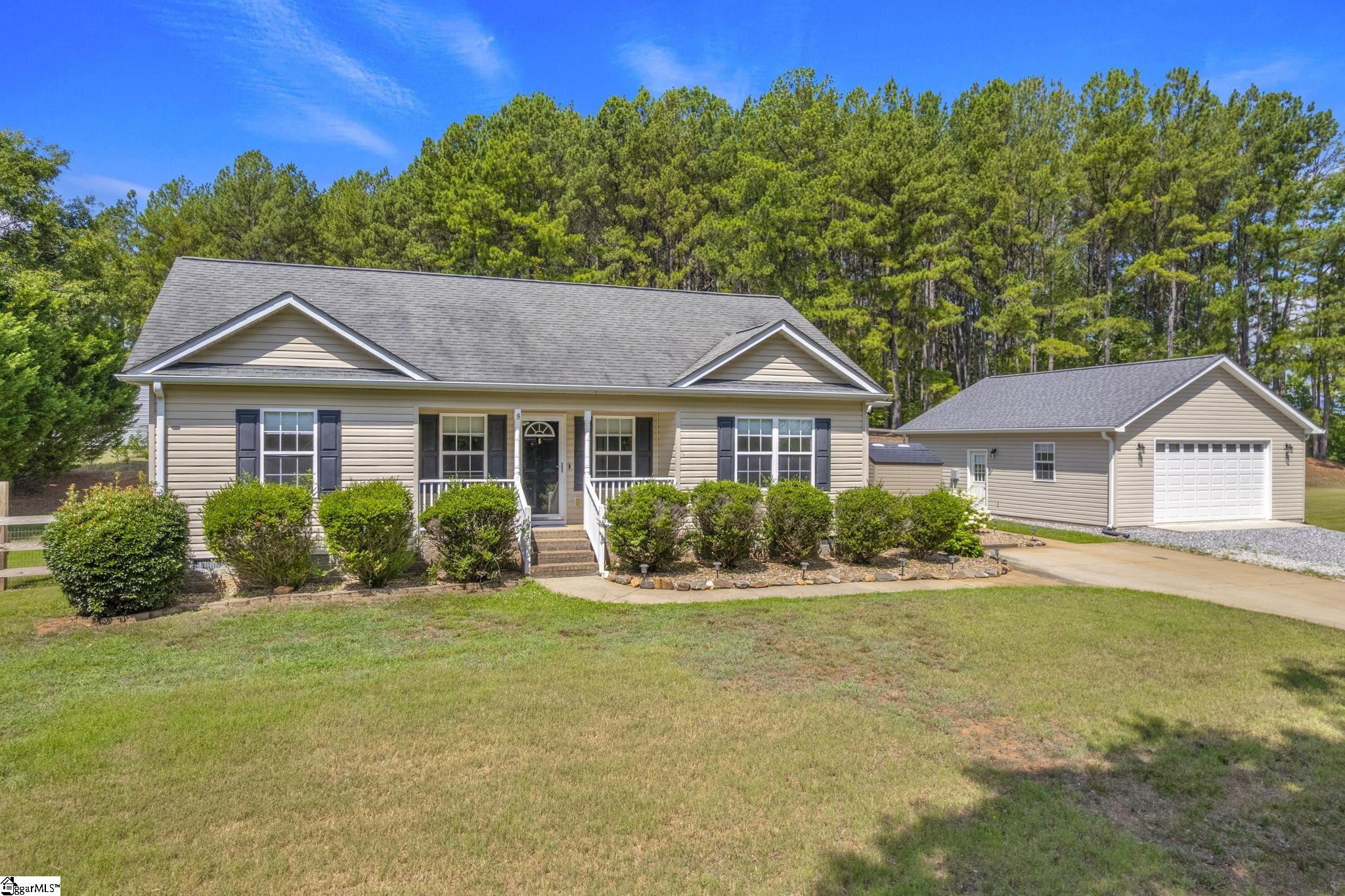 124 E King Road Property Photo 1