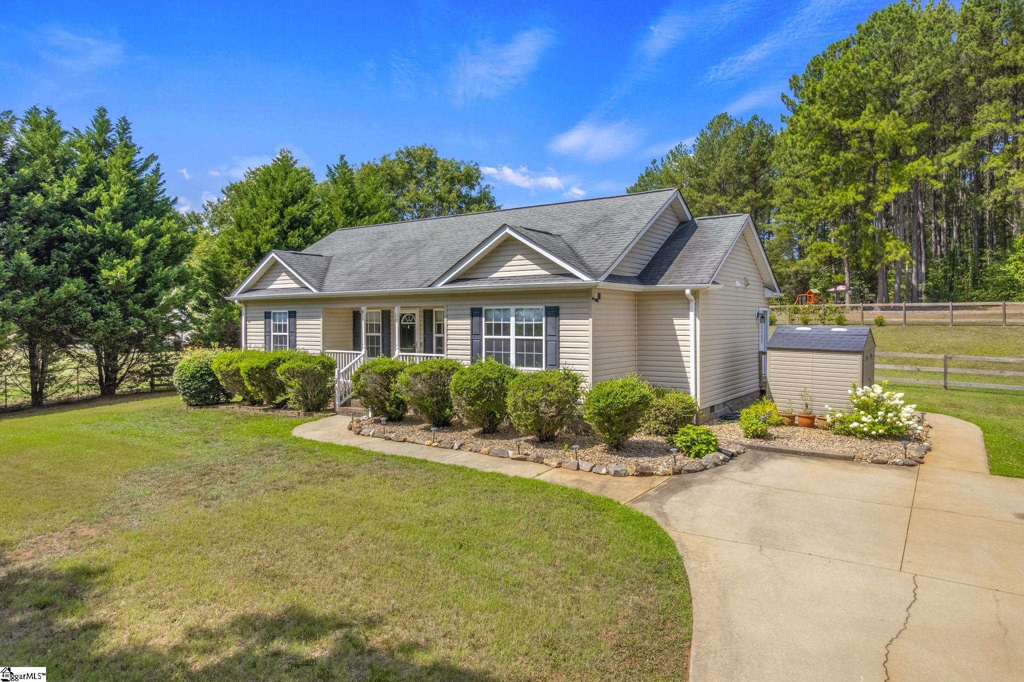 124 E King Road Property Photo 4