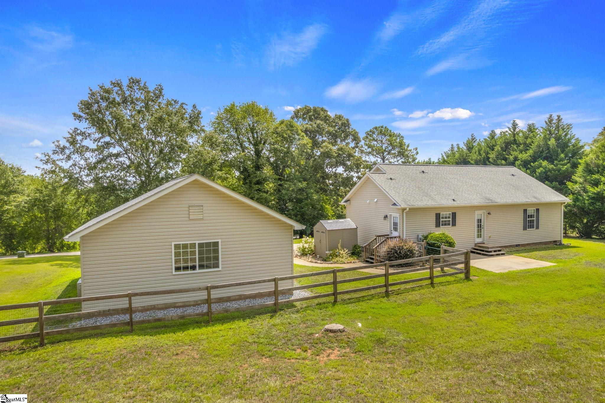124 E King Road Property Photo 5