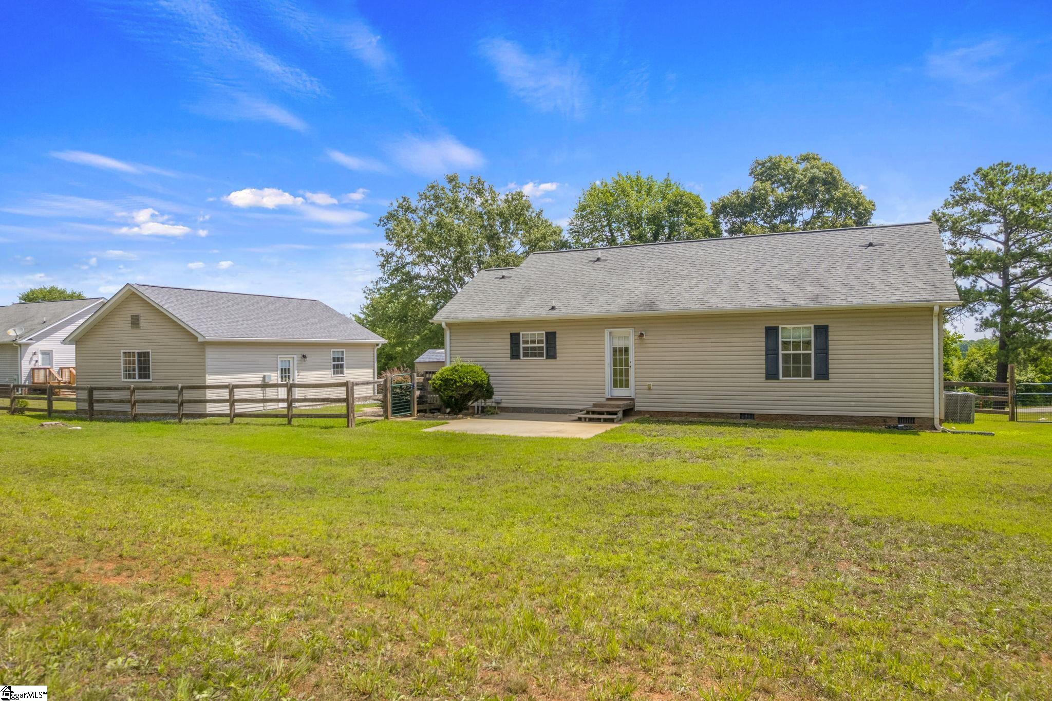 124 E King Road Property Photo 6