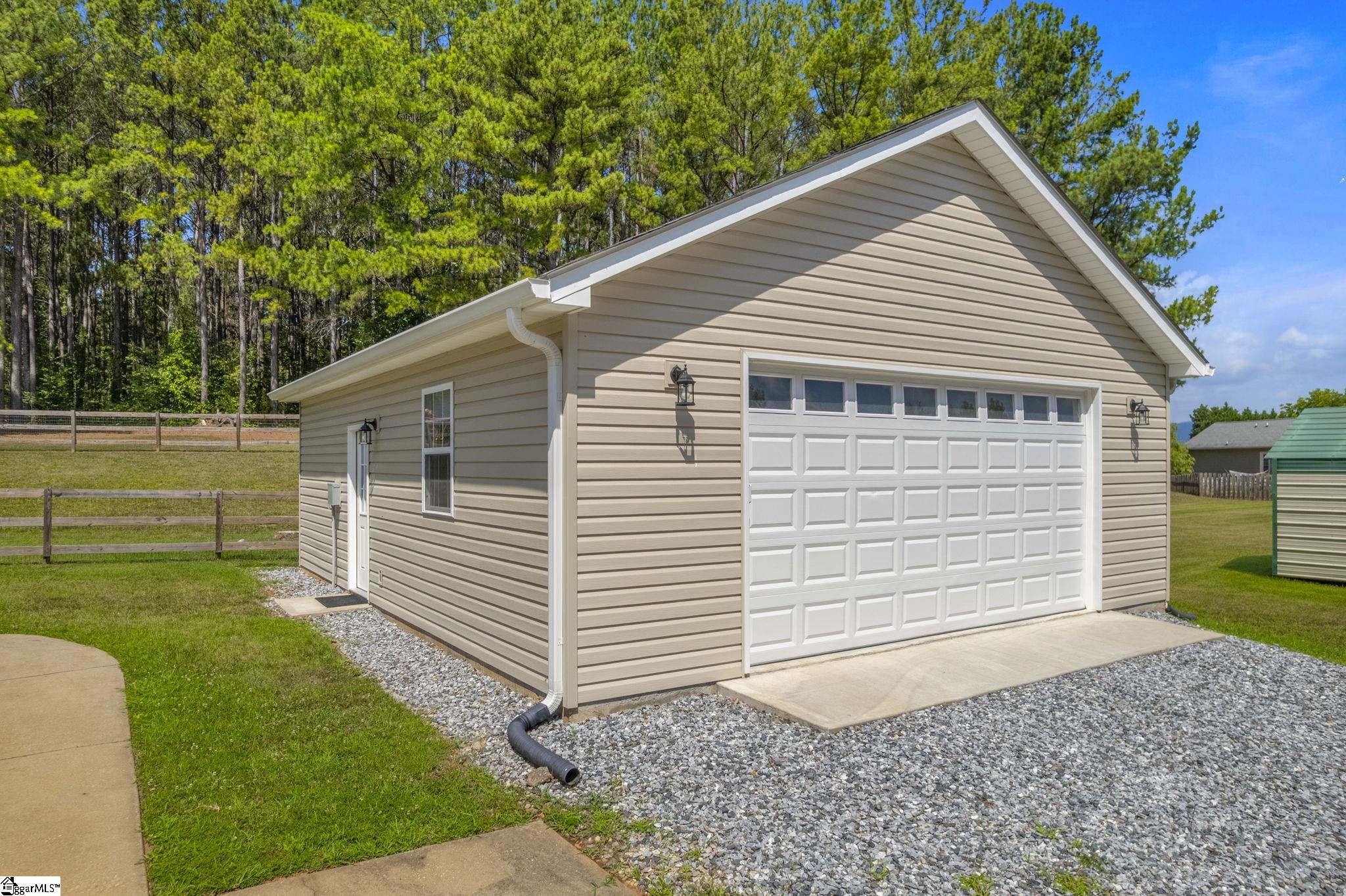 124 E King Road Property Photo 7
