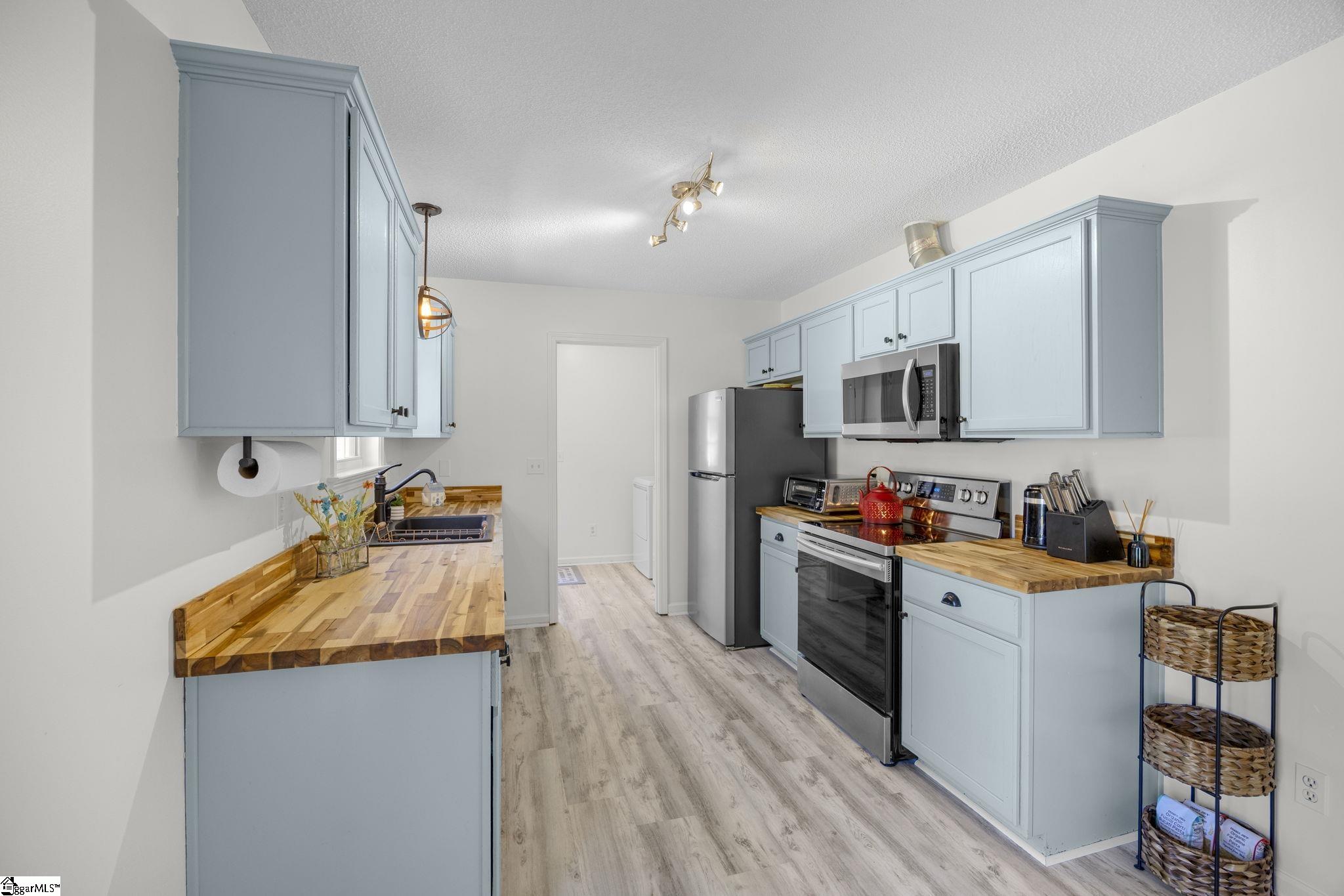 124 E King Road Property Photo 11
