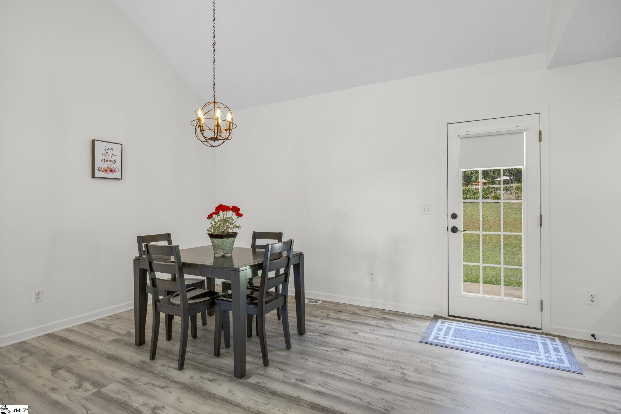 124 E King Road Property Photo 15