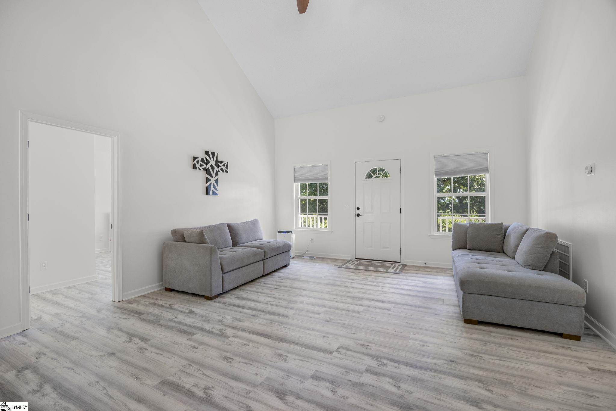124 E King Road Property Photo 17