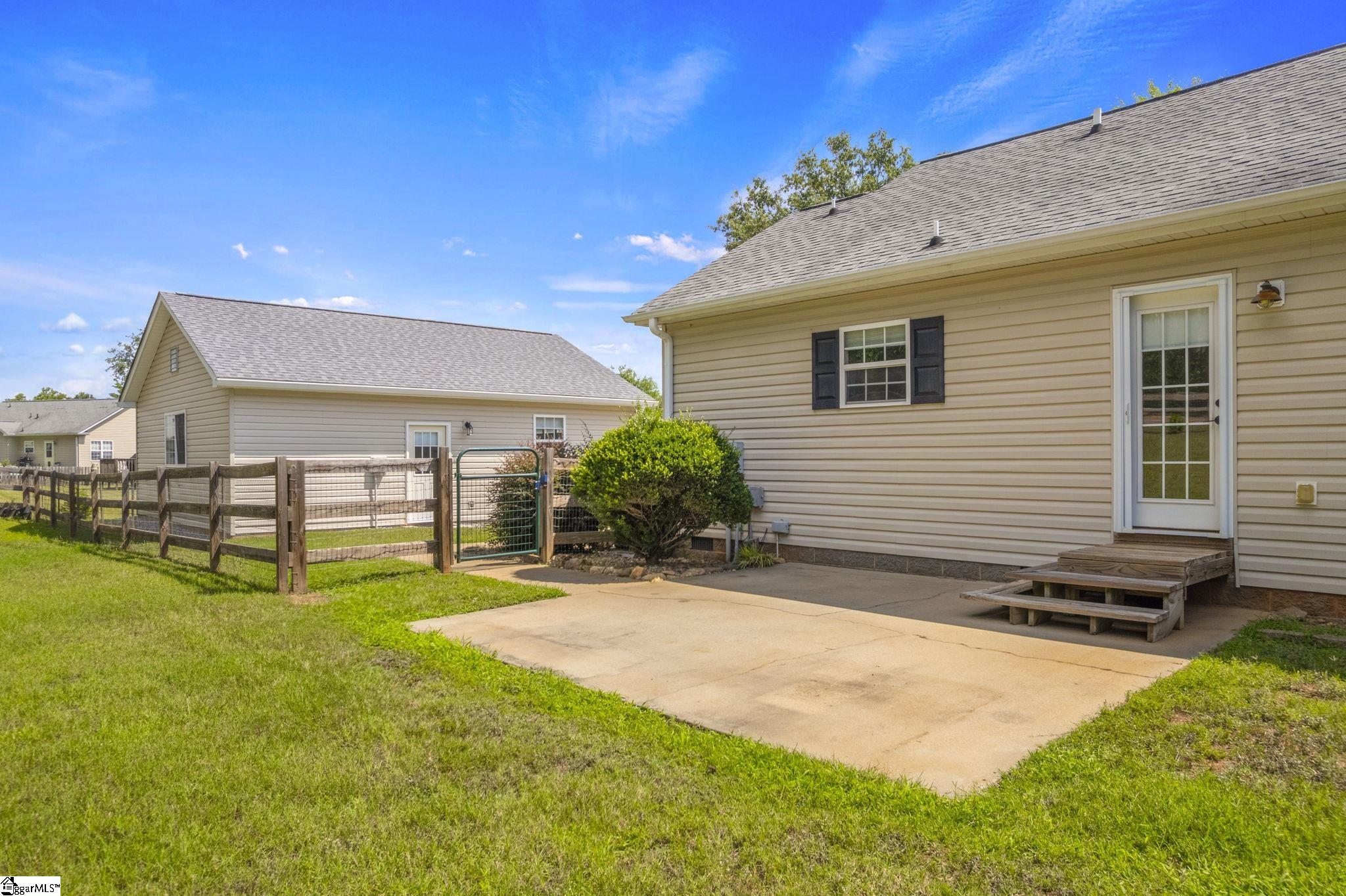 124 E King Road Property Photo 38
