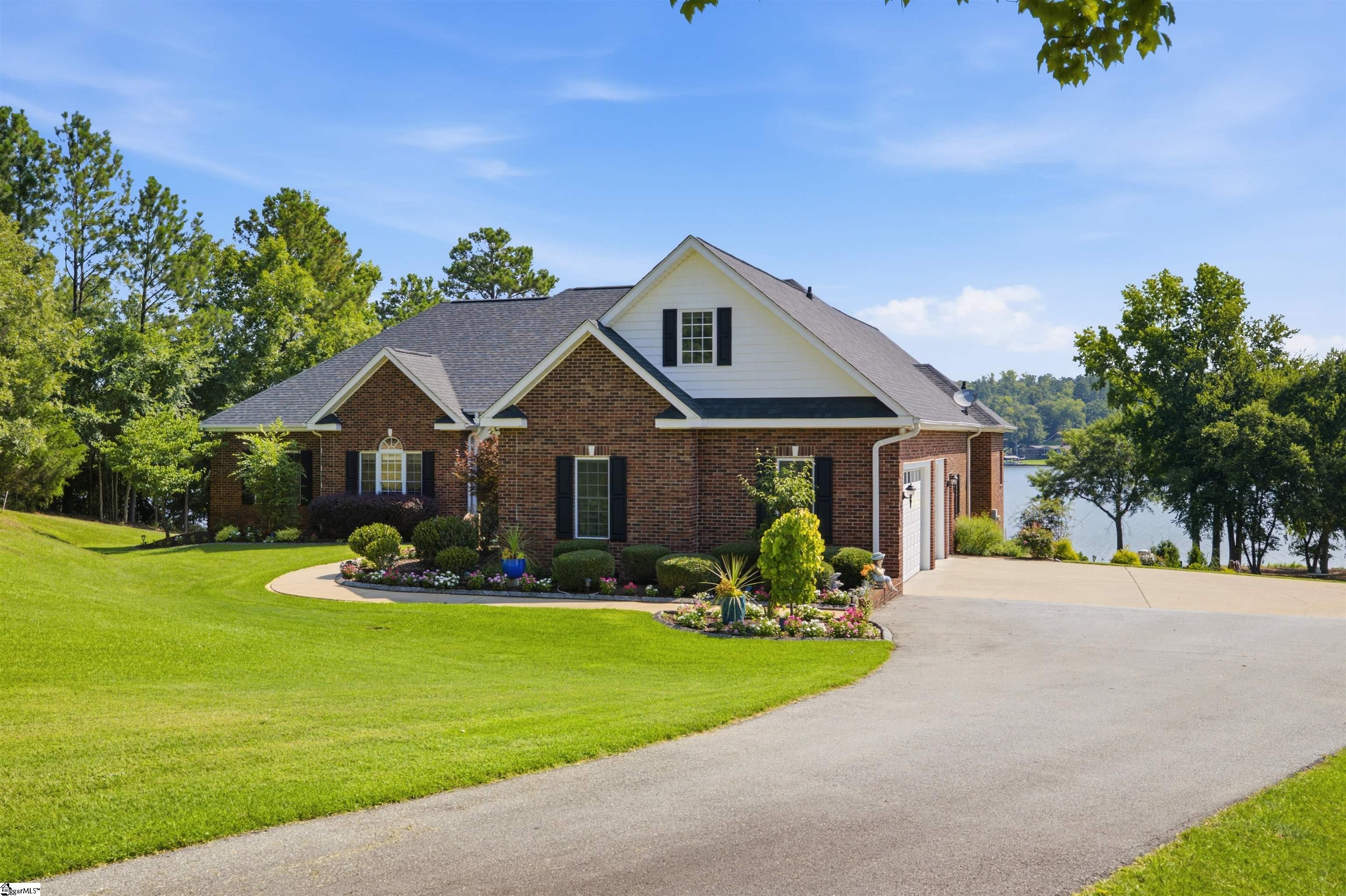 105 Coogan Bluff Property Photo 1