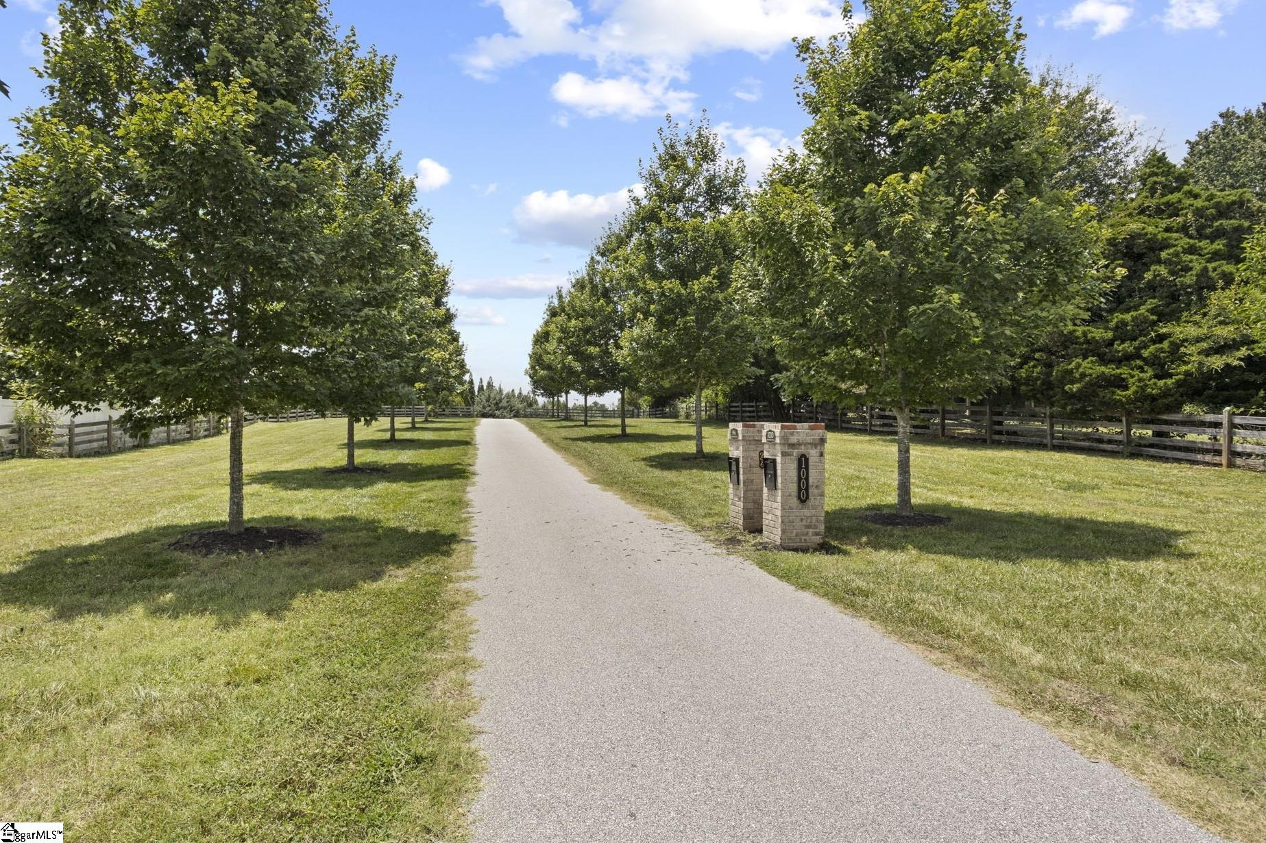 1000 Apple Valley Road Property Photo 4