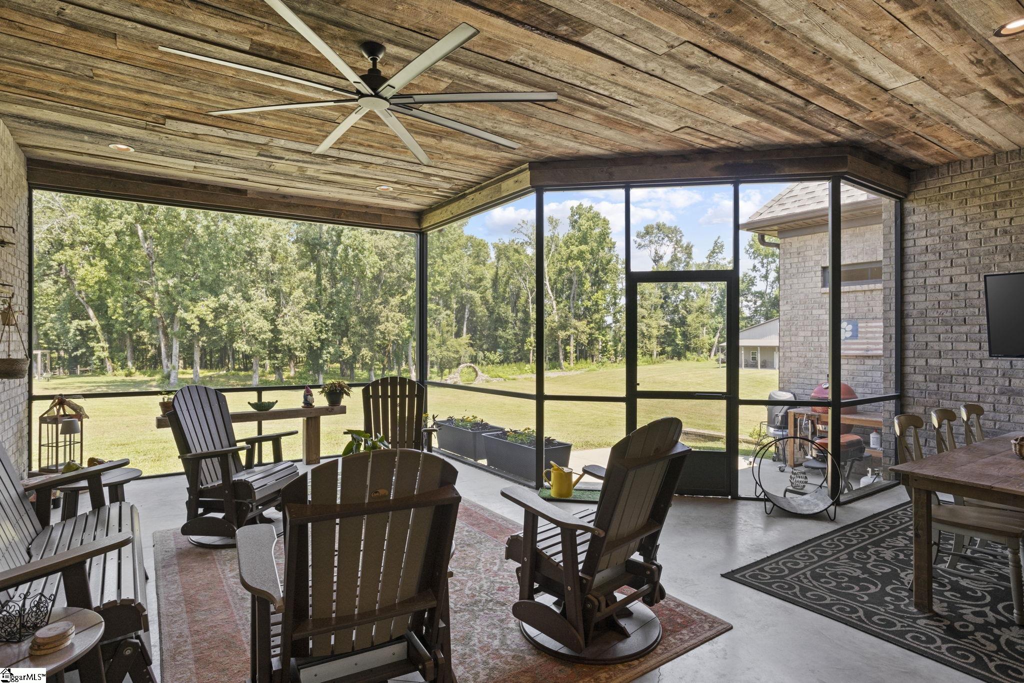 1000 Apple Valley Road Property Photo 24