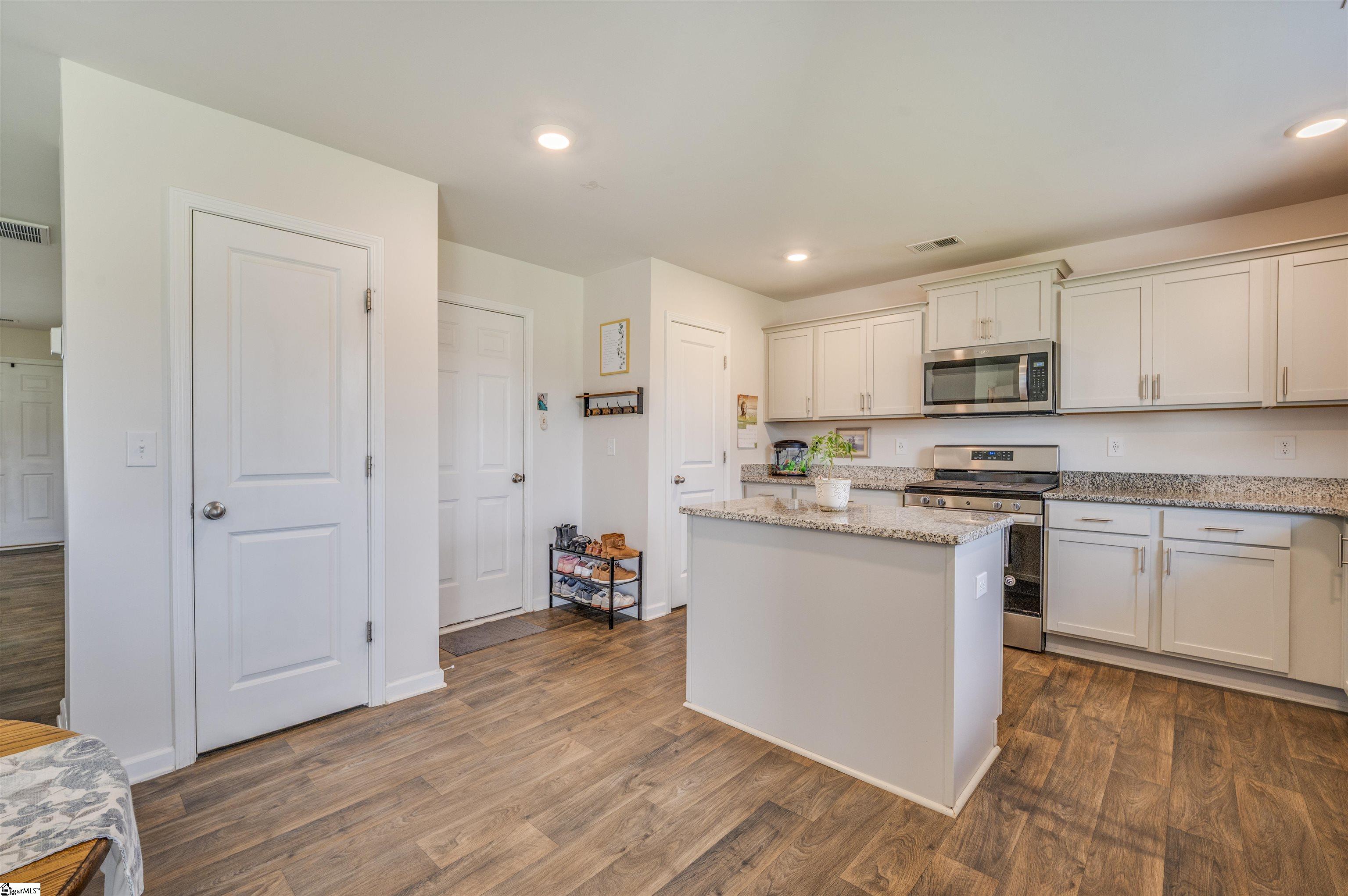 1092 Bridlebrook Trail Property Photo 8