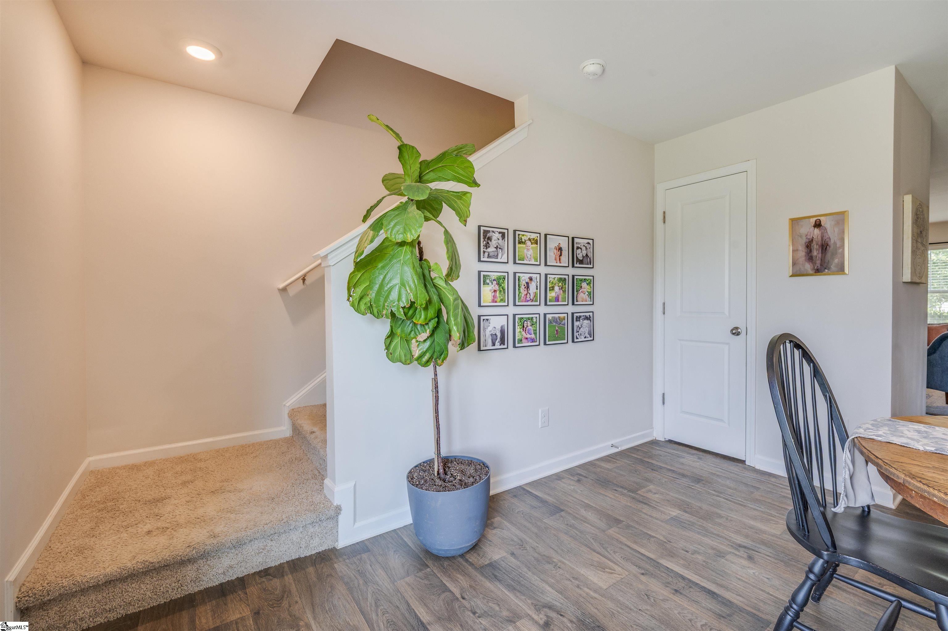 1092 Bridlebrook Trail Property Photo 11