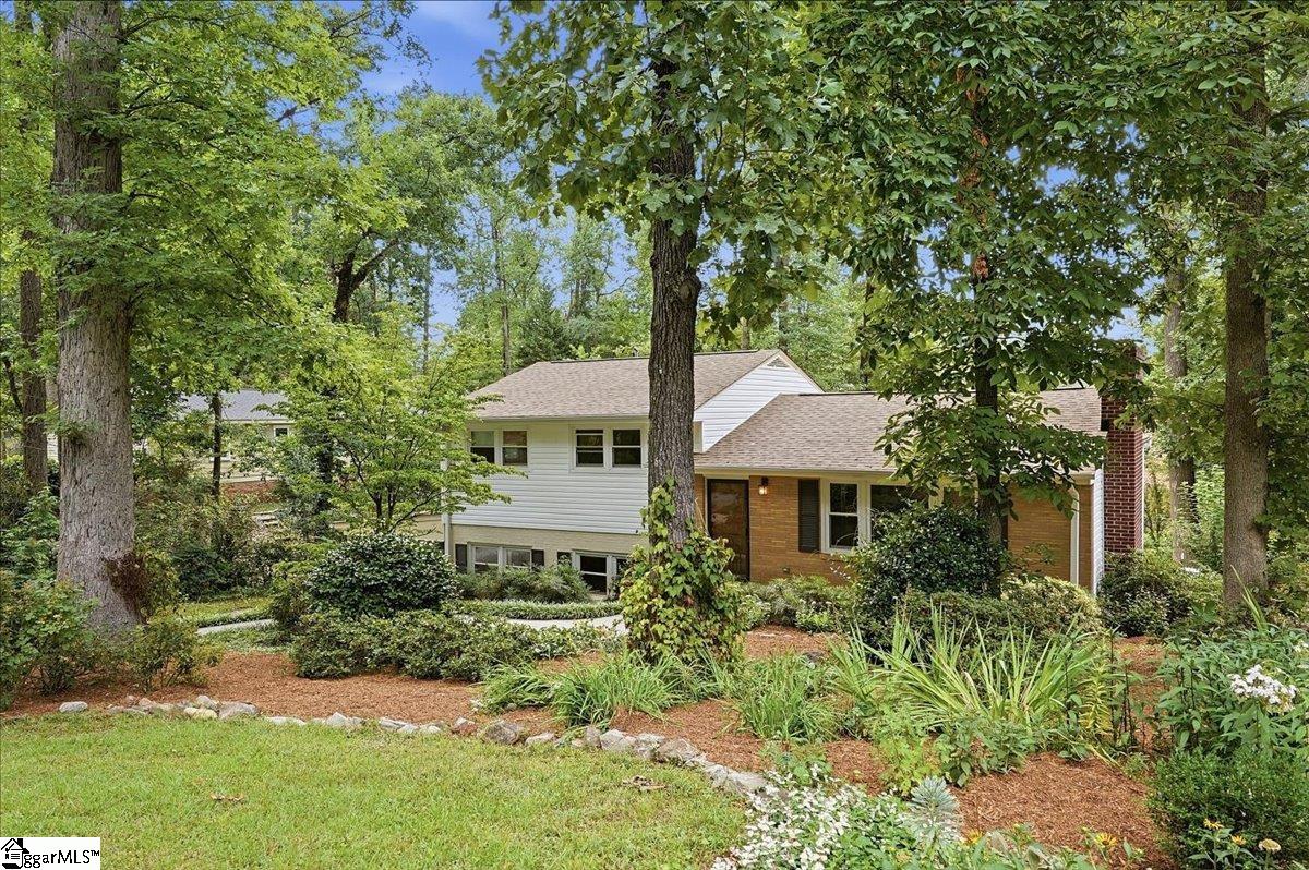 9 Yorkshire Drive Property Photo 3