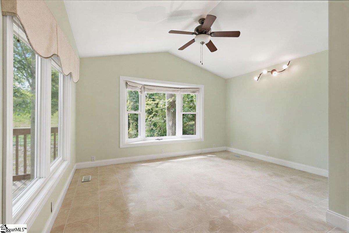 9 Yorkshire Drive Property Photo 15